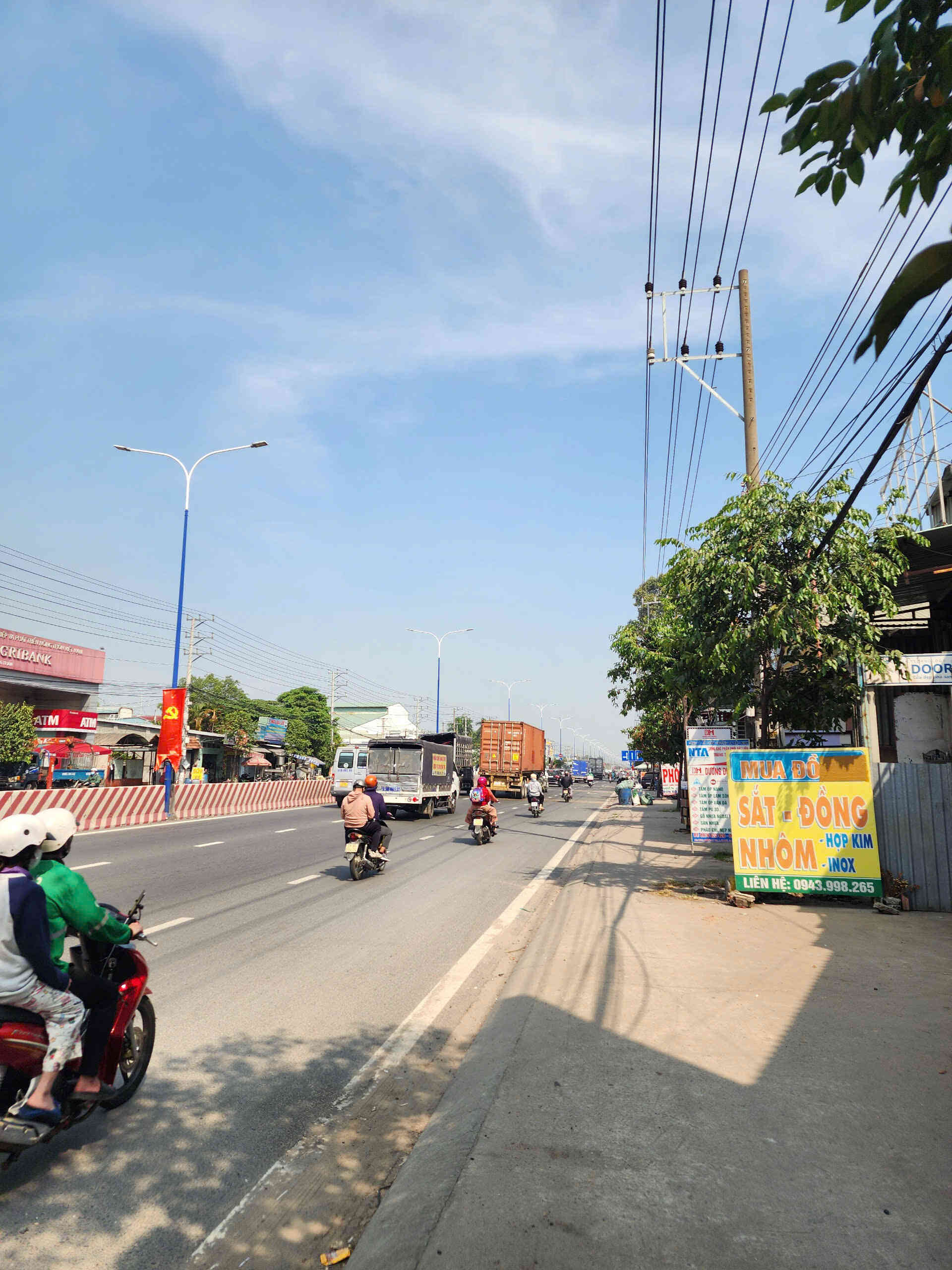 Bán nhà 22x62m, mặt tiền đường ĐT.743 p.An Phú kế Vòng Xoay An Phú, đang thuê 75tr/th