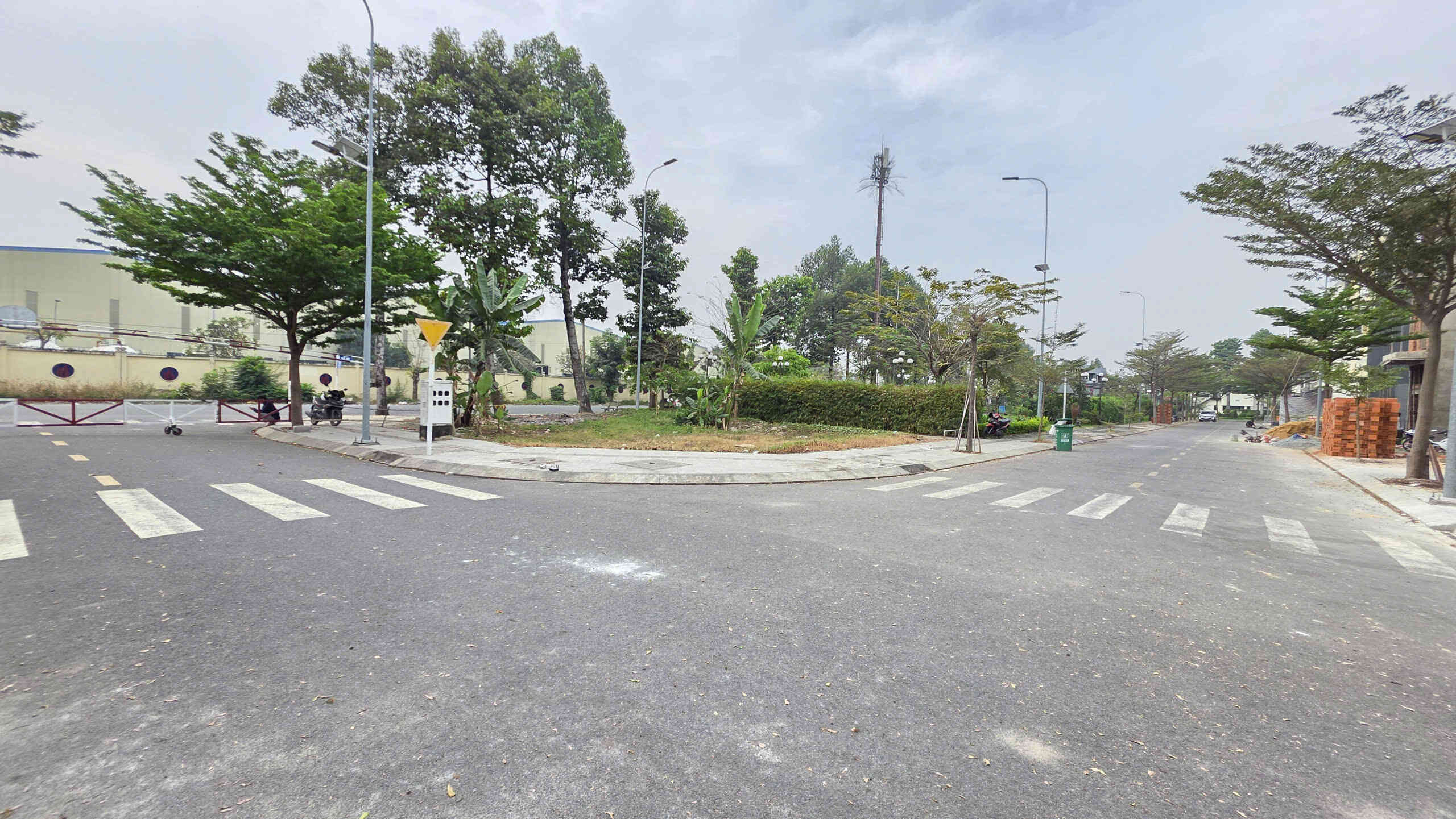 Bán lô góc kế công viên 6.5x14.6m, đường D2 KDC Icon Central p.Tân Đông Hiệp