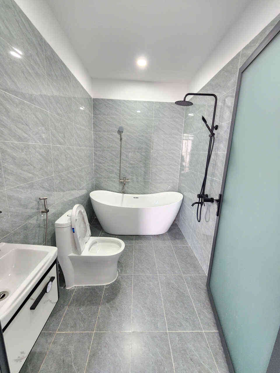 Bán nhà mới 1T2L 4.5x16m hoàn công, đường D2 KDC Lê Phong An Phú 1 p.An Phú, full nội thất