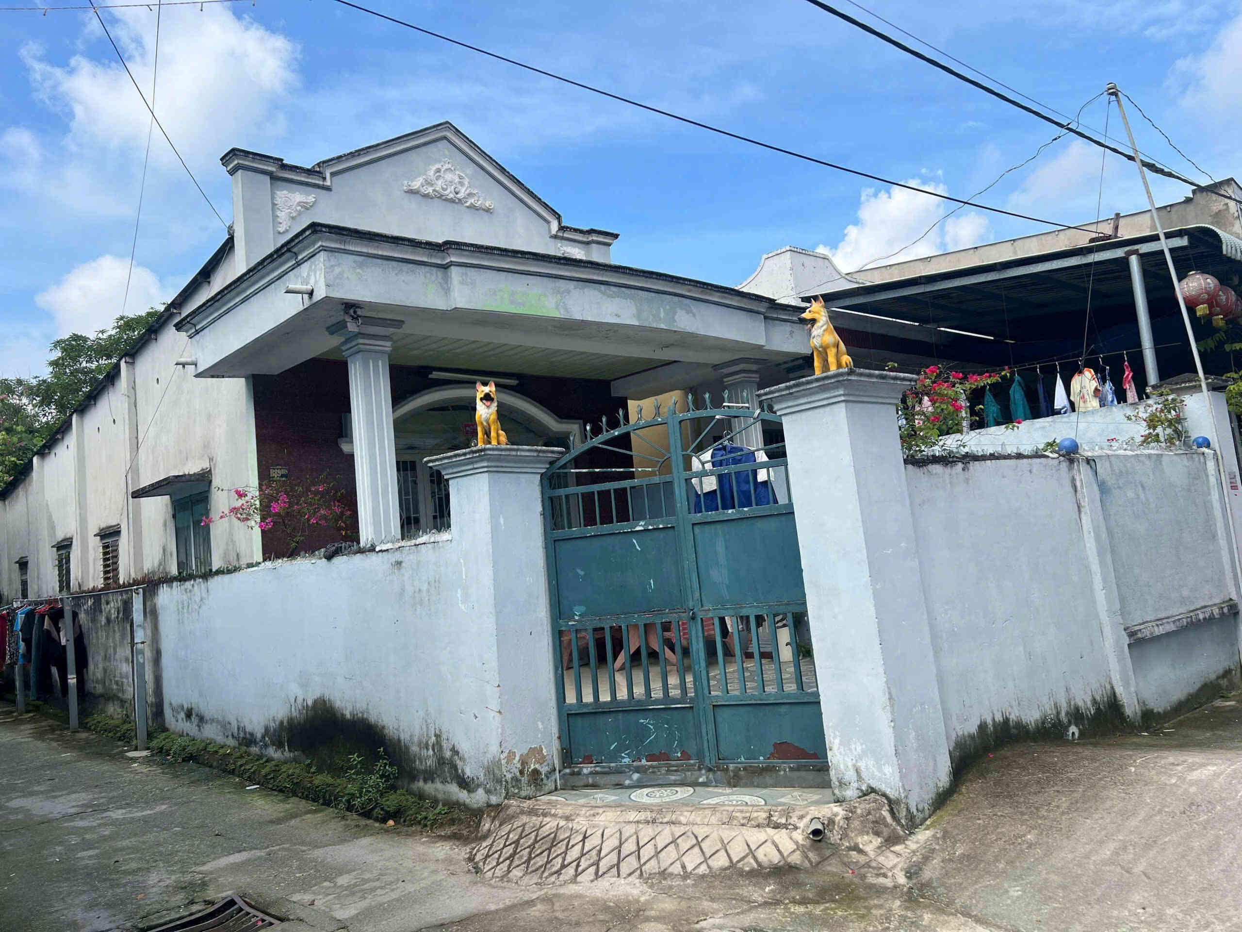 Bán căn góc cấp 4 (4.9x32m), mặt tiền Bình Nhâm 68 p. Lái Thiêu