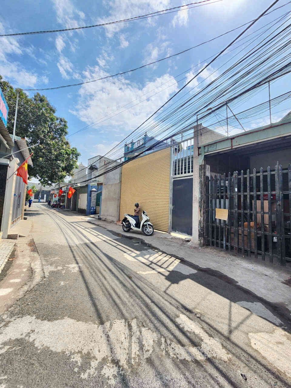 Bán nhà cấp 4 (5x35m), mặt tiền Cao Bá Quát p. Dĩ An, đang thuê 6tr/th