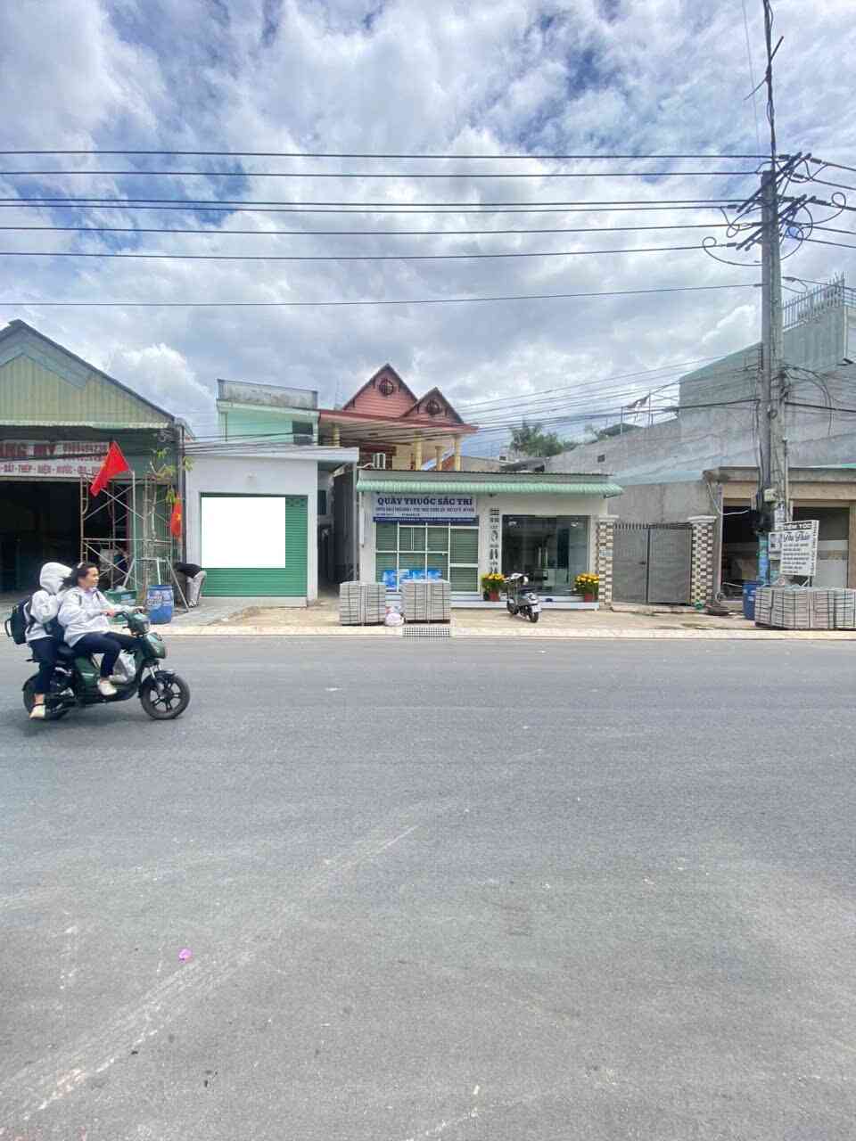 Bán nhà 5x47m, mặt tiền Tô Vĩnh Diện p.Đông Hòa kế làng đại học, thu 33tr/th