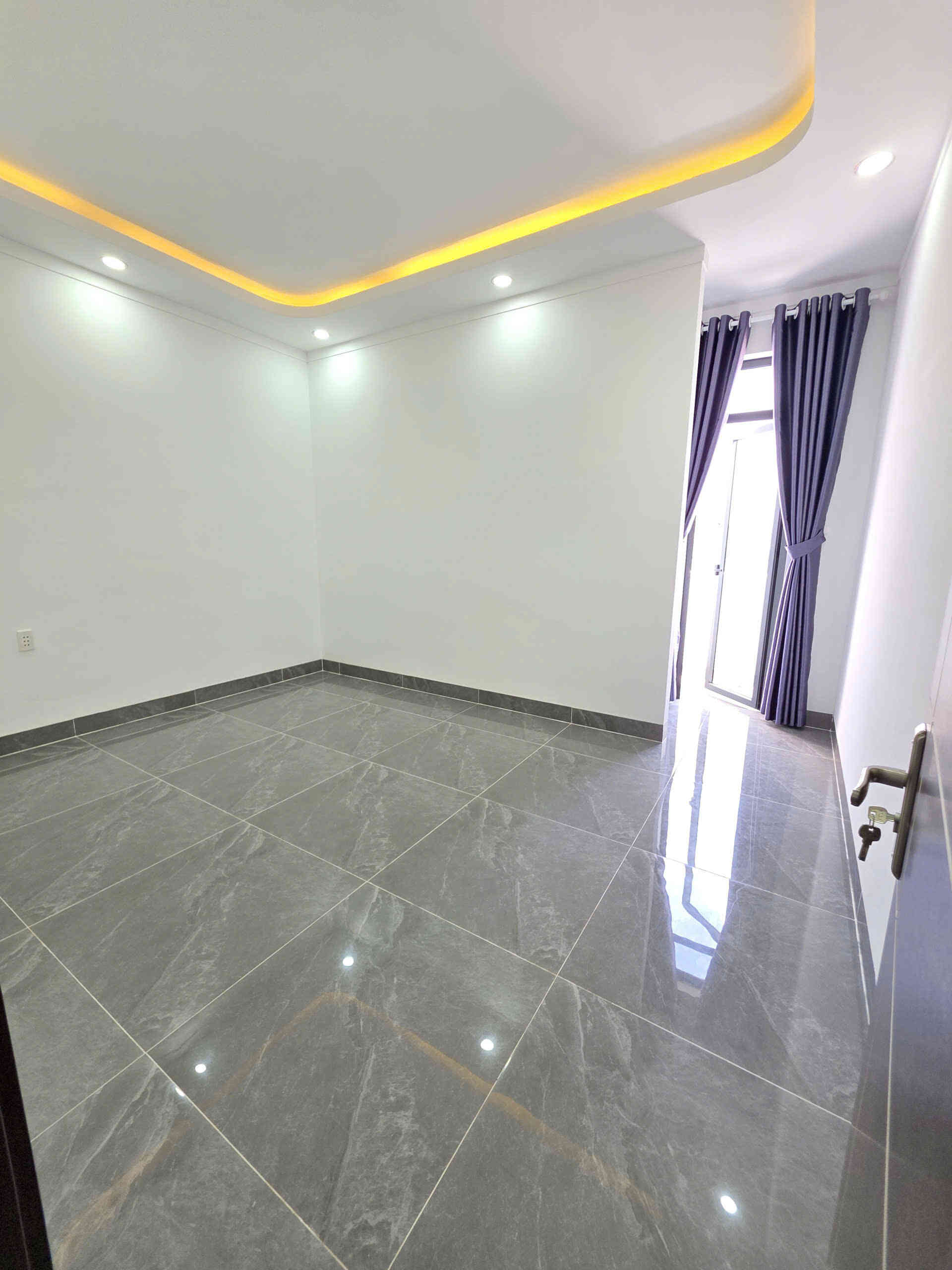 Bán nhà mới 1T2L 4.5x14m, đường D2 KDC Icon Central gần chợ Thông Dụng, full nội thất
