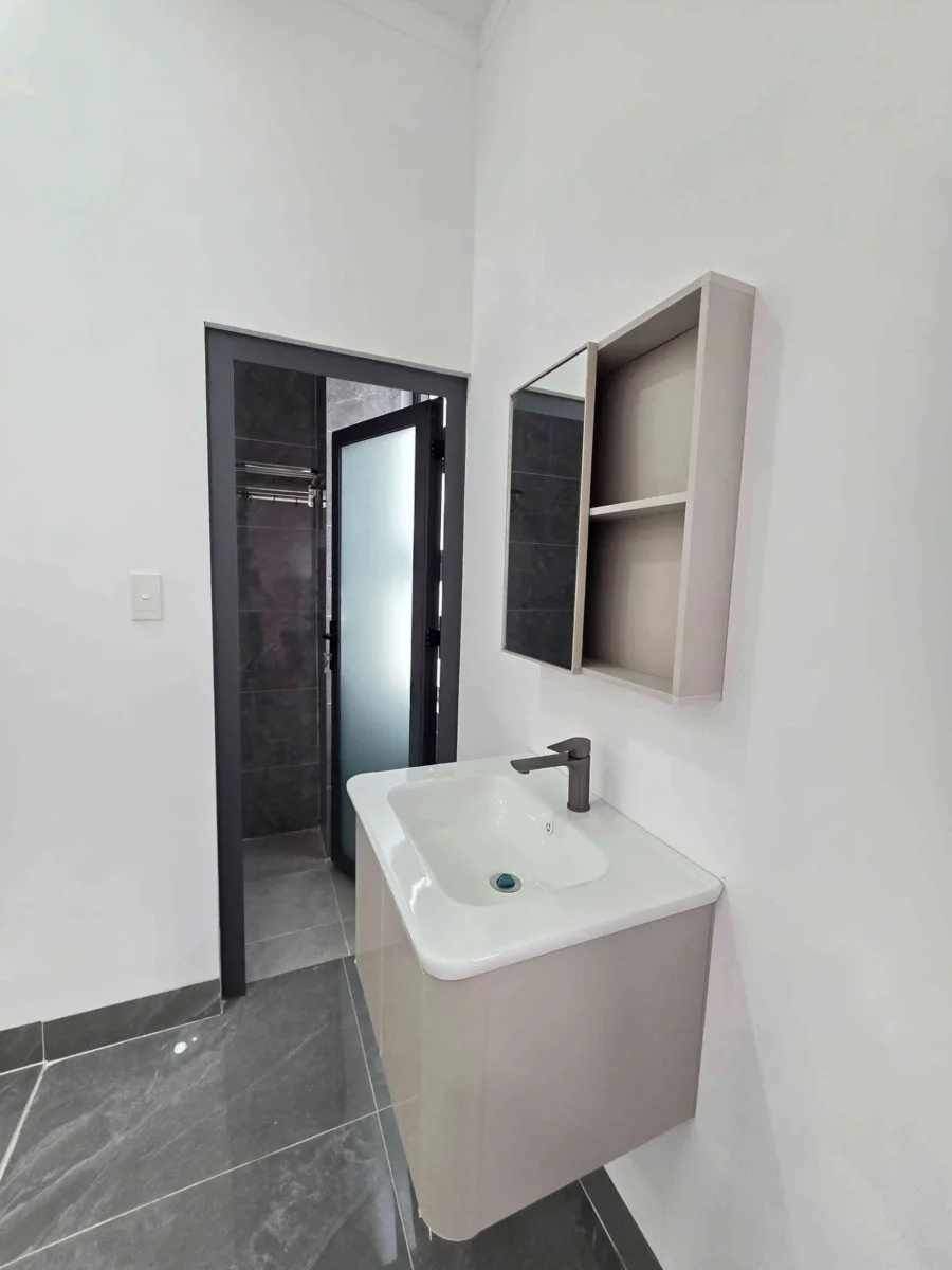 Bán nhà mới 1T2L 4.5x14m, đường D2 KDC Icon Central gần chợ Thông Dụng, full nội thất