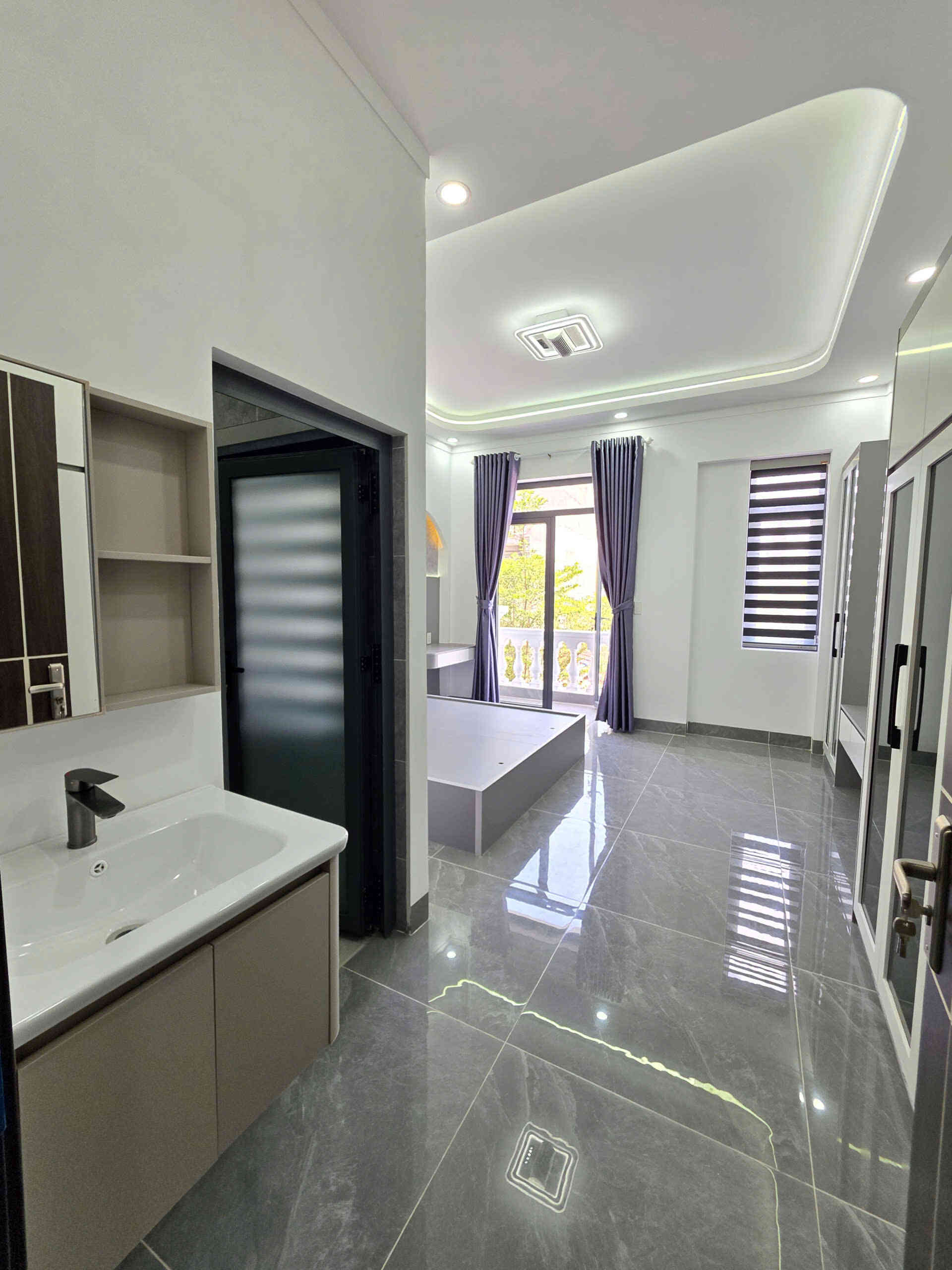 Bán nhà mới 1T2L 4.5x14m, đường D2 KDC Icon Central gần chợ Thông Dụng, full nội thất