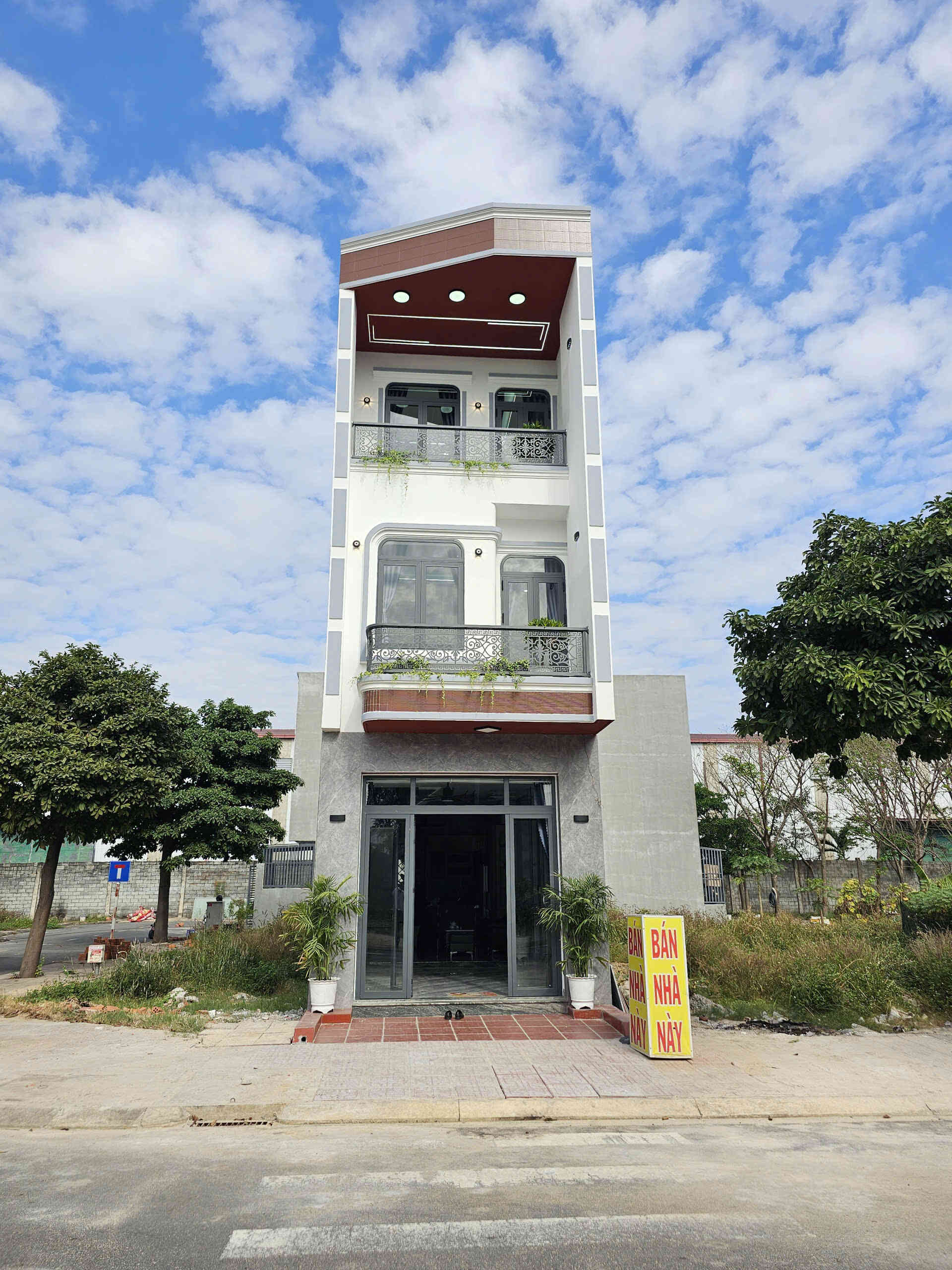 Bán nhà mới 1T2L 4x17m, đường N1 KDC Lê Phong An Phú 2 p. An Phú, full nội thất