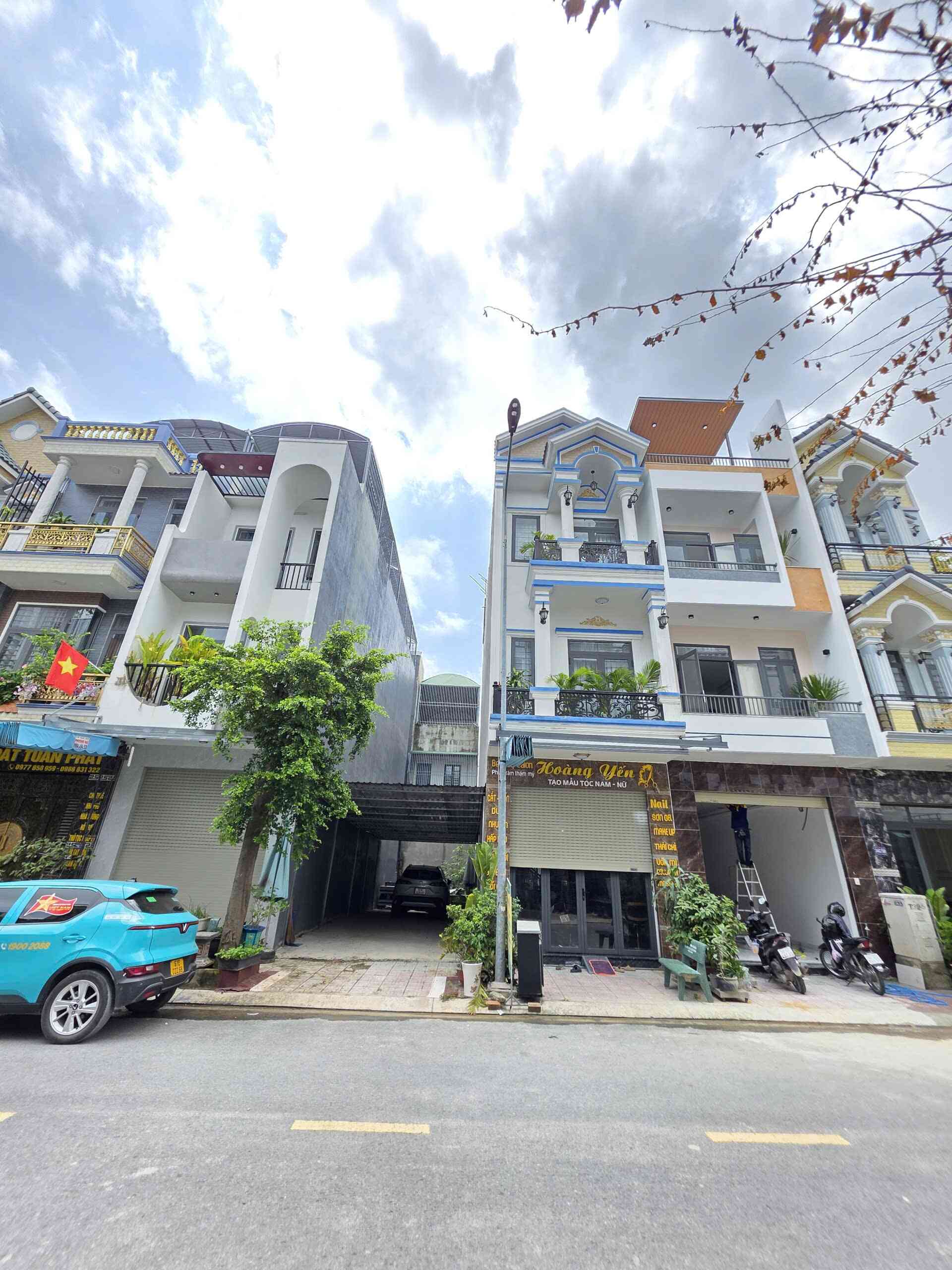 Bán nhà mới 1T2L 4x18m hoàn công, đường D2 KDC Phú Hồng Khang, full nội thất