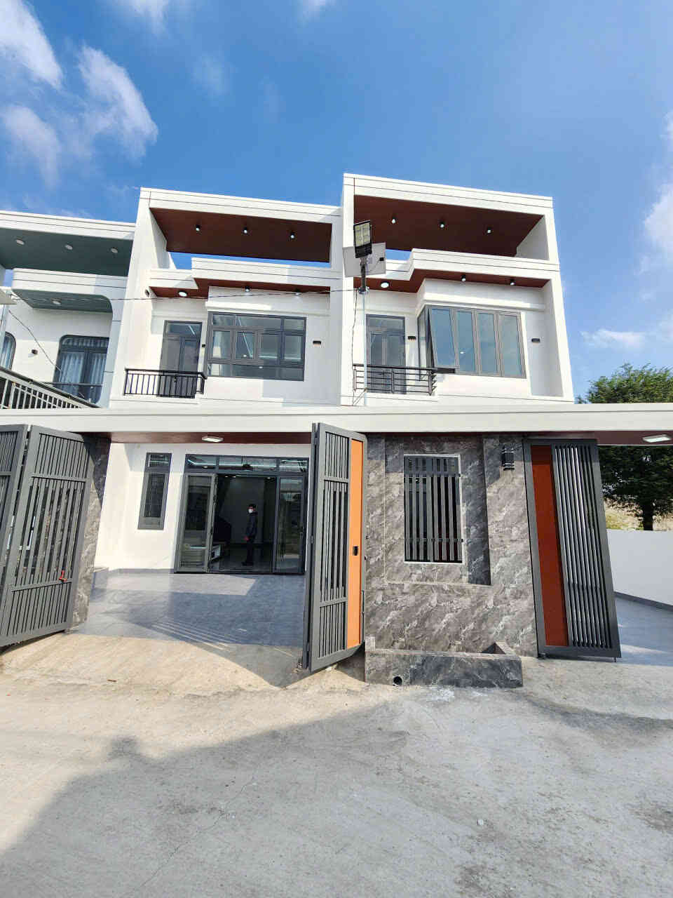 Bán nhà mới 1T1L 5.4x15m, hẻm Thuận Giao 07 p. Thuận Giao, tặng nội thất