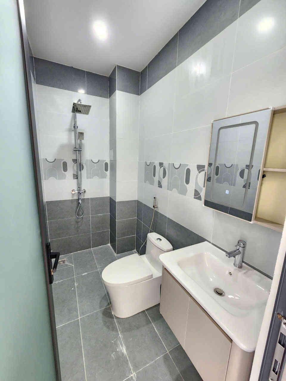 Bán nhà mới 1T2L 4x17m, đường N1 KDC Lê Phong An Phú 2 p. An Phú, full nội thất