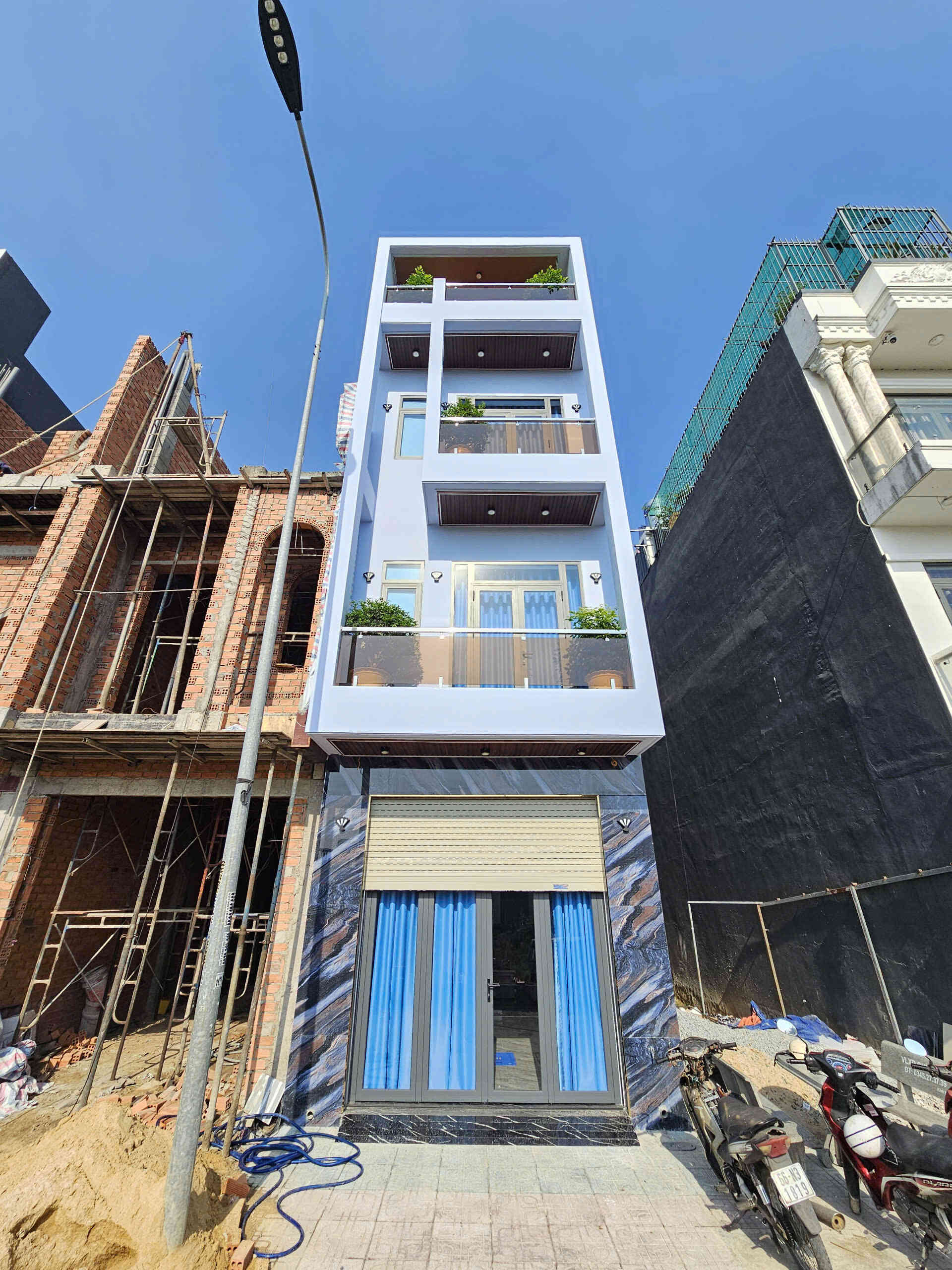Bán nhà mới 1T2L 4x18.2m, đường D6 KDC Phú Gia Huy, full nội thất (Hoàn công)