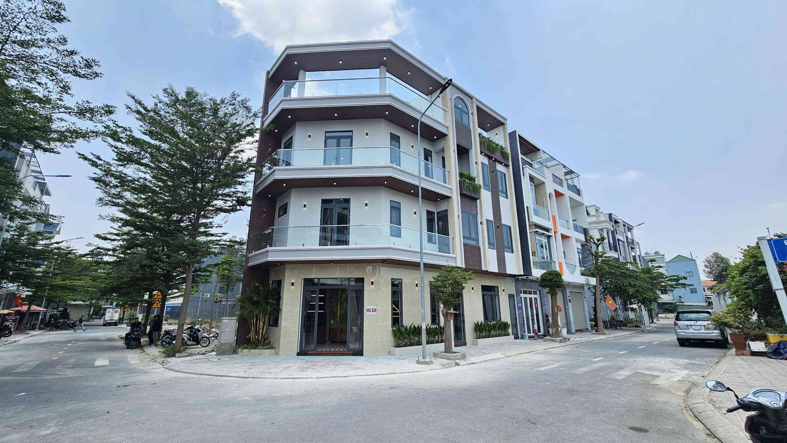 Bán căn góc mới 1T2L 5x15m, đường D4 KDC Lộc Phát p.Thuận Giao, full nội thất