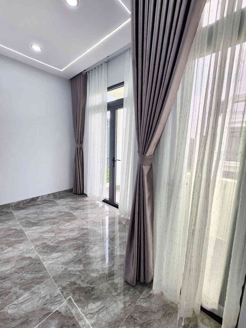 Bán nhà mới 1T2L 4x15m, đường N4 KDC Icon Central, full nội thất (Hoàn công)