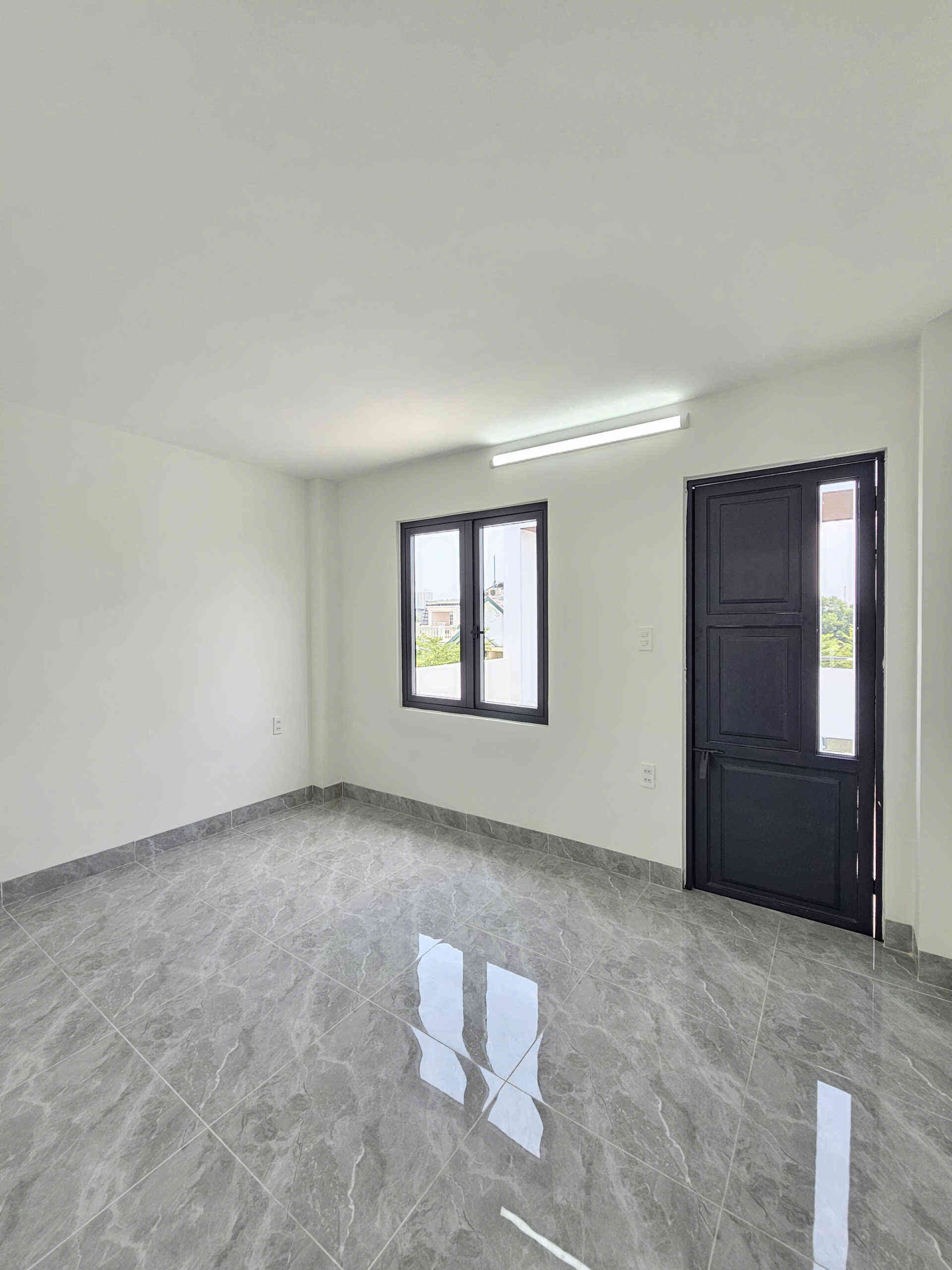 Bán nhà mới 1T2L 4x16m, đường D1 KDC Lộc Phát, full nội thất (Trục chính)