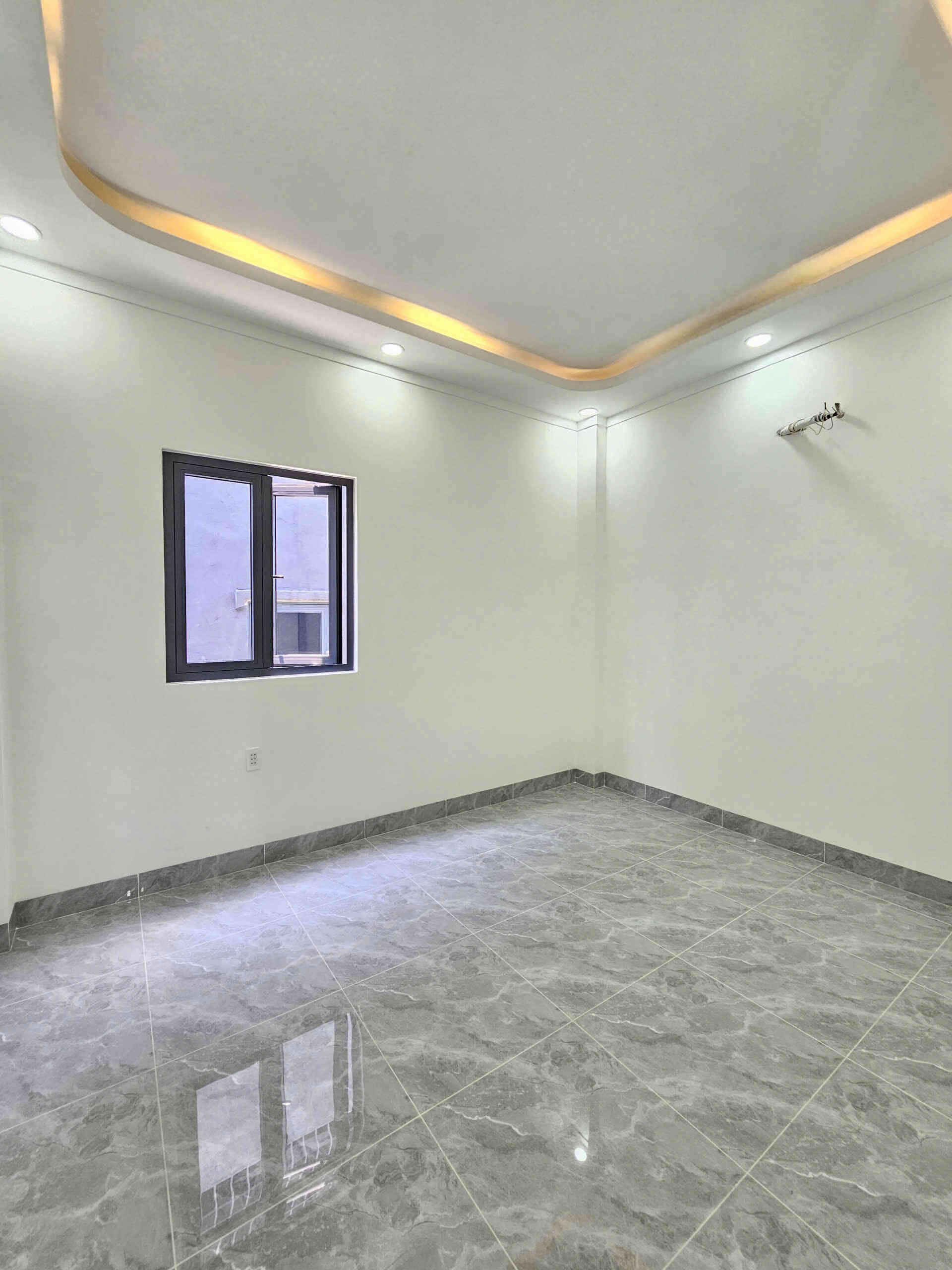 Bán nhà mới 1T2L 4x16m, đường D1 KDC Lộc Phát, full nội thất (Trục chính)