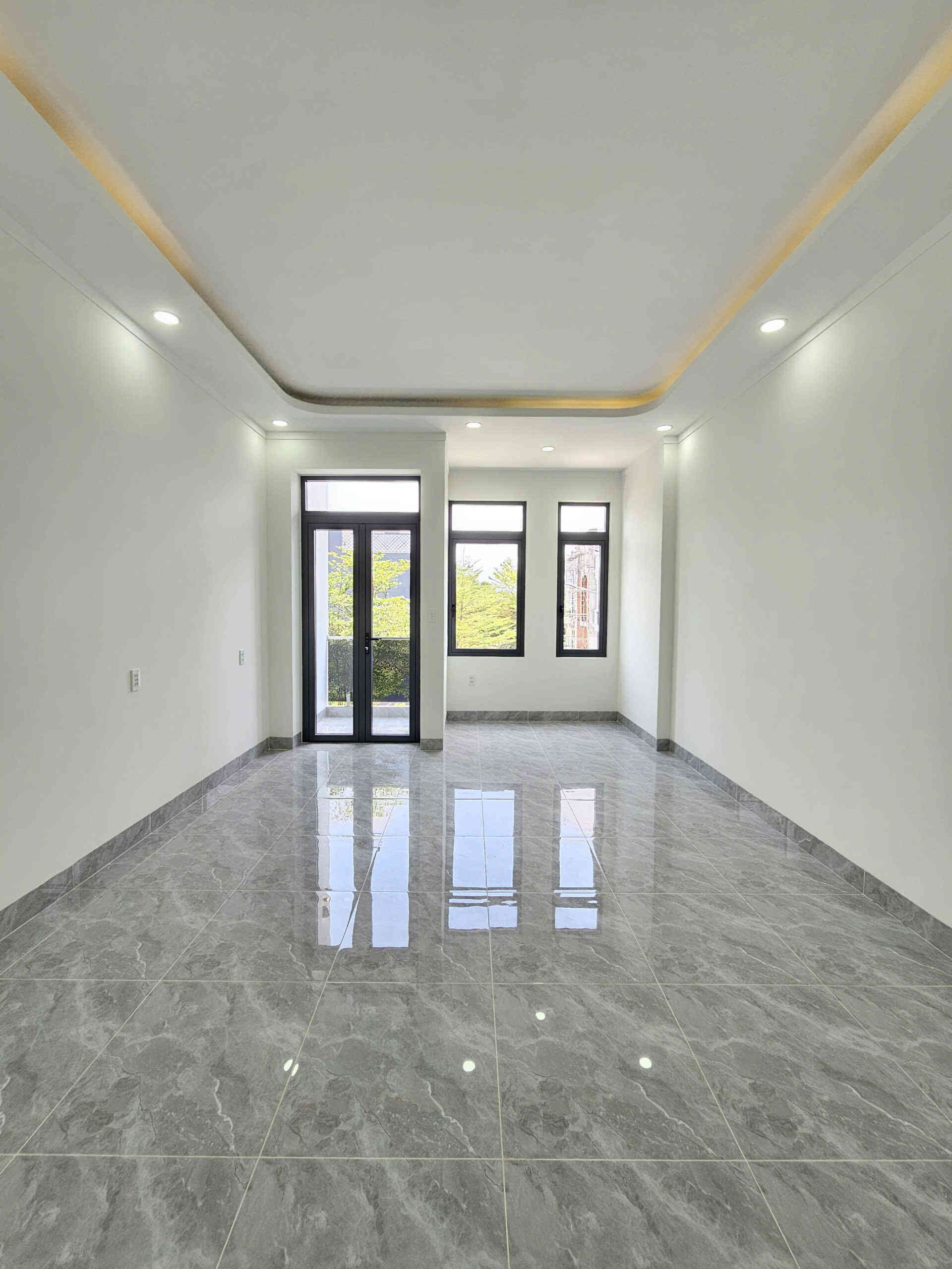 Bán nhà mới 1T2L 4x16m, đường D1 KDC Lộc Phát, full nội thất (Trục chính)
