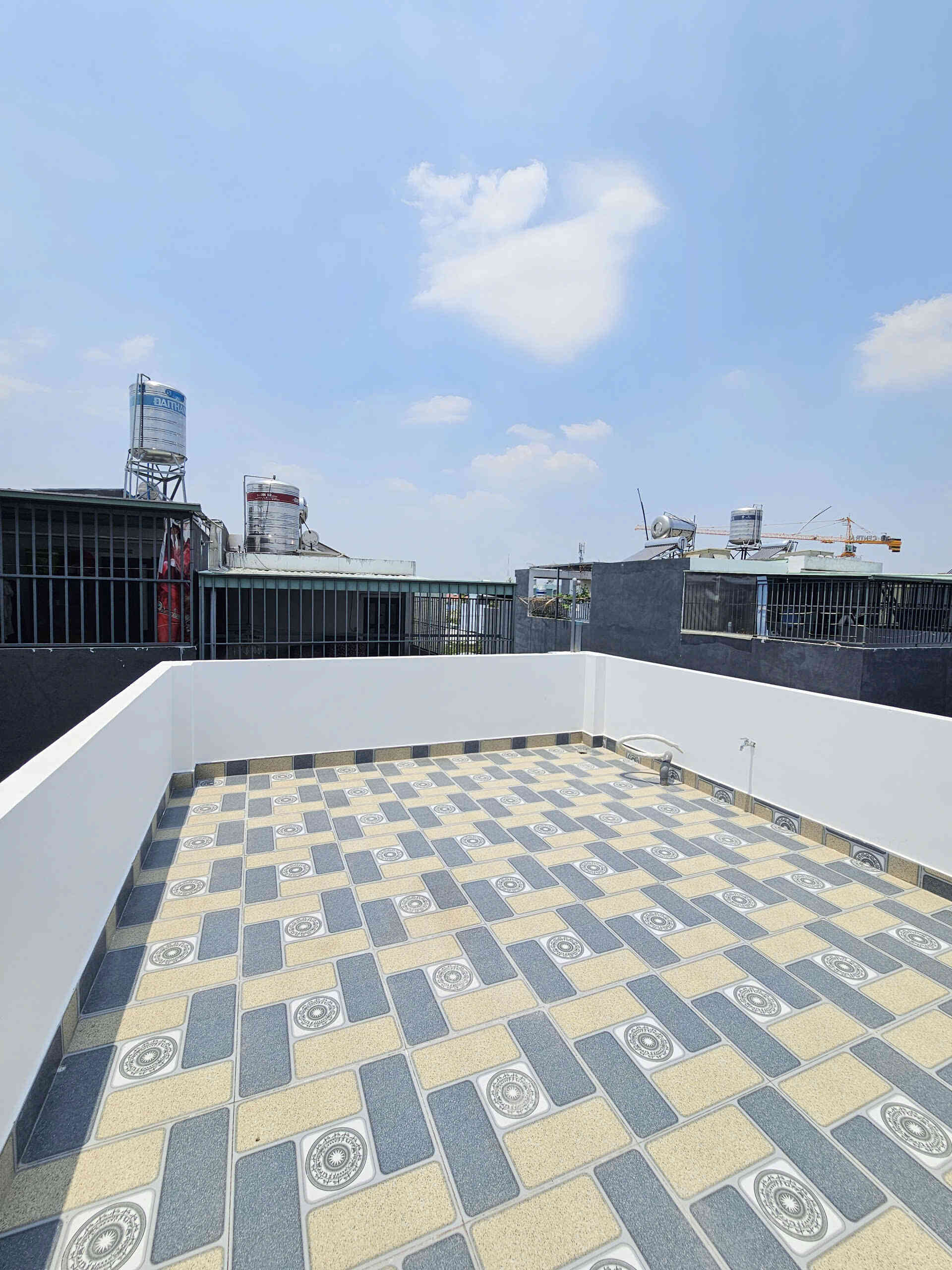 Bán nhà mới 1T2L 4x16m, đường D1 KDC Lộc Phát, full nội thất (Trục chính)