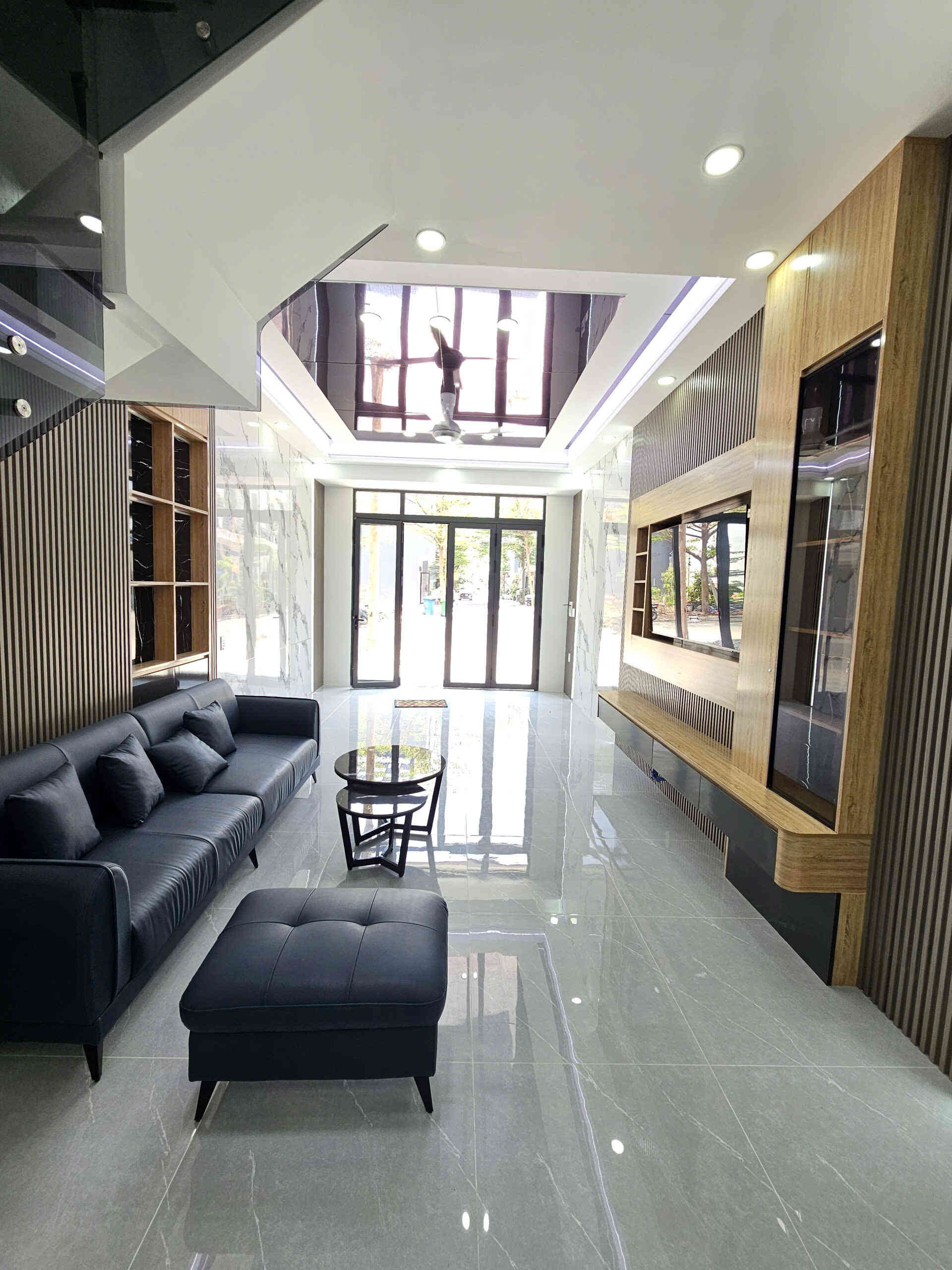 Bán nhà mới 1T2L 4x16m, đường D1 KDC Lộc Phát, full nội thất (Trục chính)
