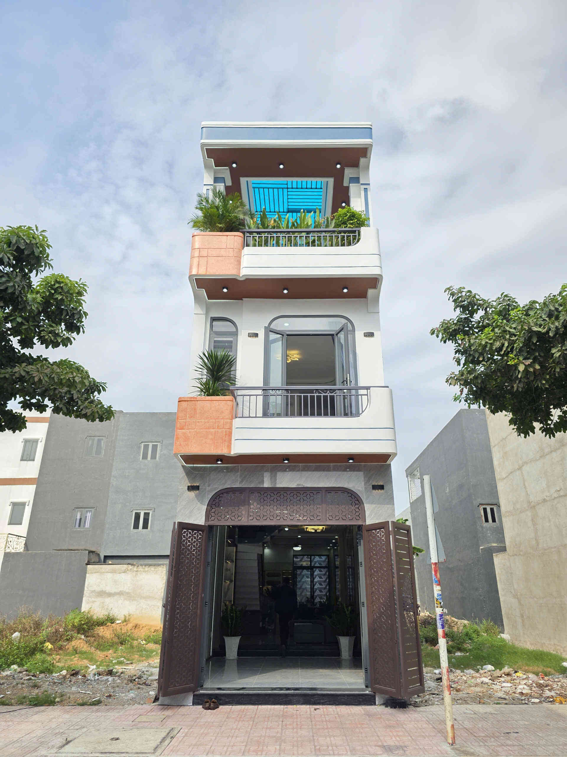 Bán nhà mới 1T2L 4x17m hoàn công, đường D3 KDC Lê Phong Bình Chuẩn 1, full nội thất