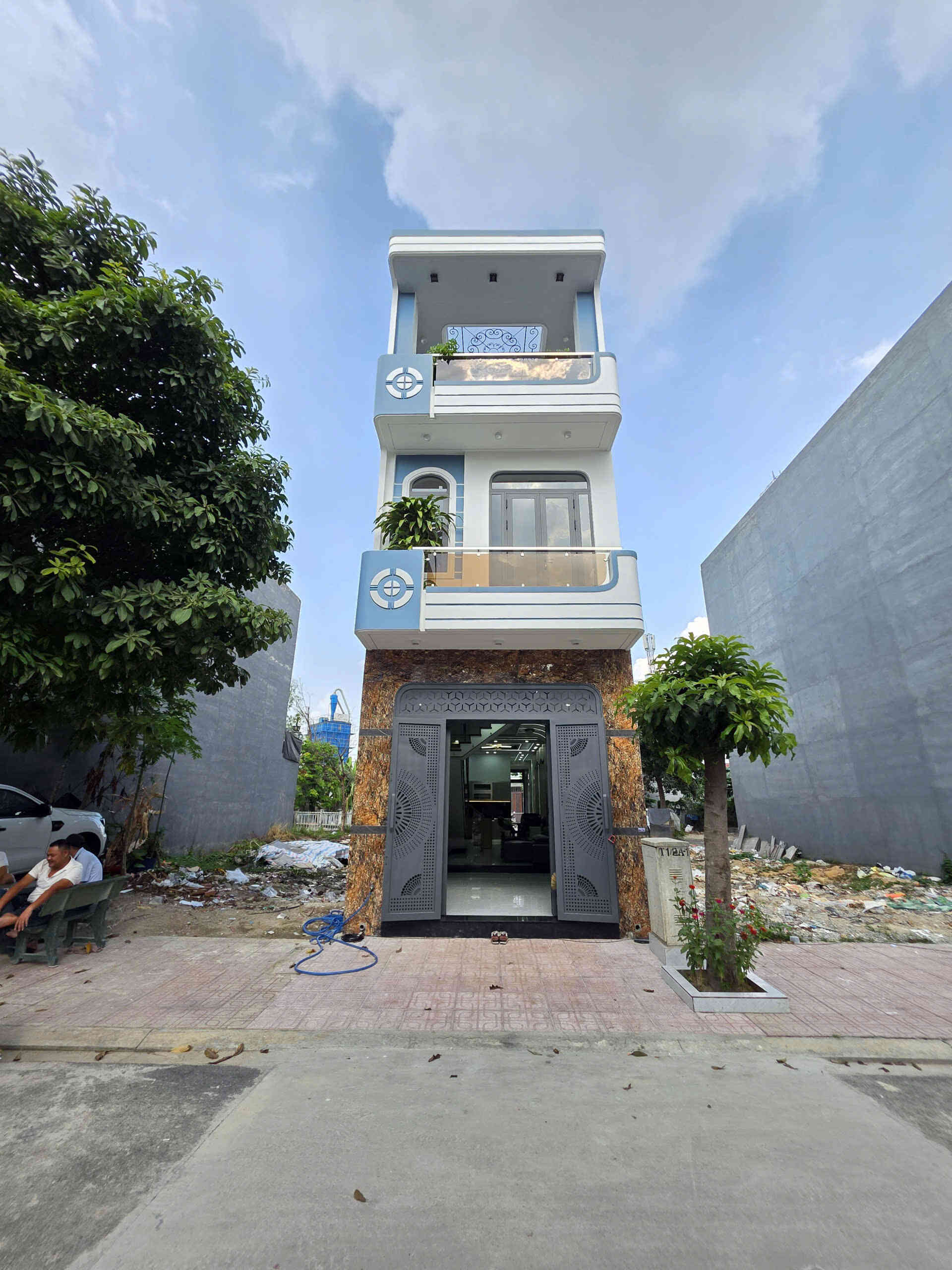 Bán nhà mới 1T2L 4x20m, đường D3 KDC Lê Phong Bình Chuẩn 1, p. Bình Chuẩn, full nội thất