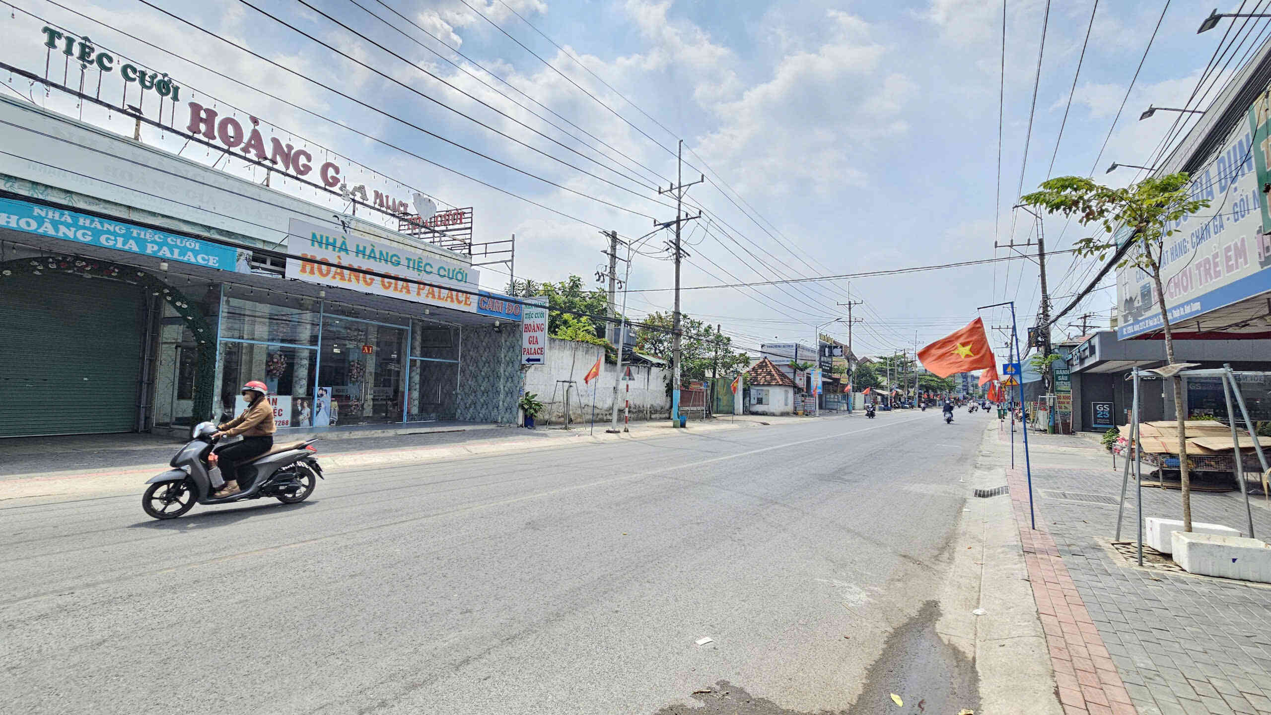 Bán nhà cấp 4 (9.2x46m), mặt tiền đường 22 tháng 12 p. Thuận Giao gần chợ