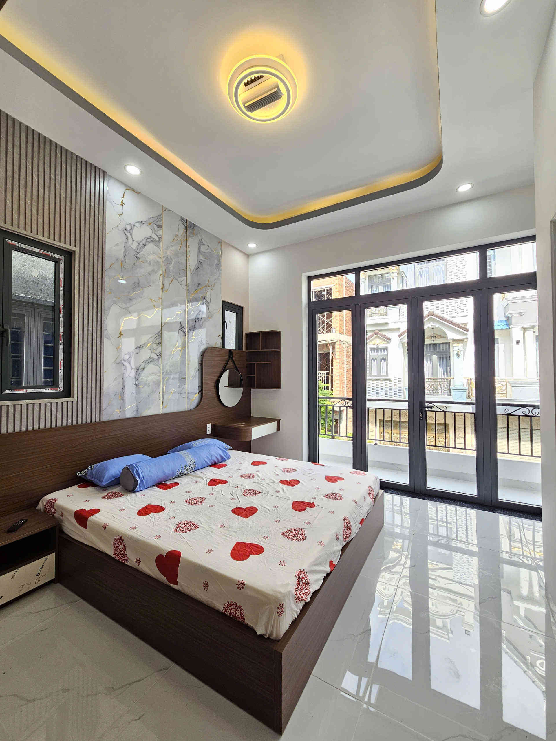 Bán nhà mới 1T2L 4.7x13m, đường D7 KDC Phú Hồng Khang, full nội thất (Hoàn công)