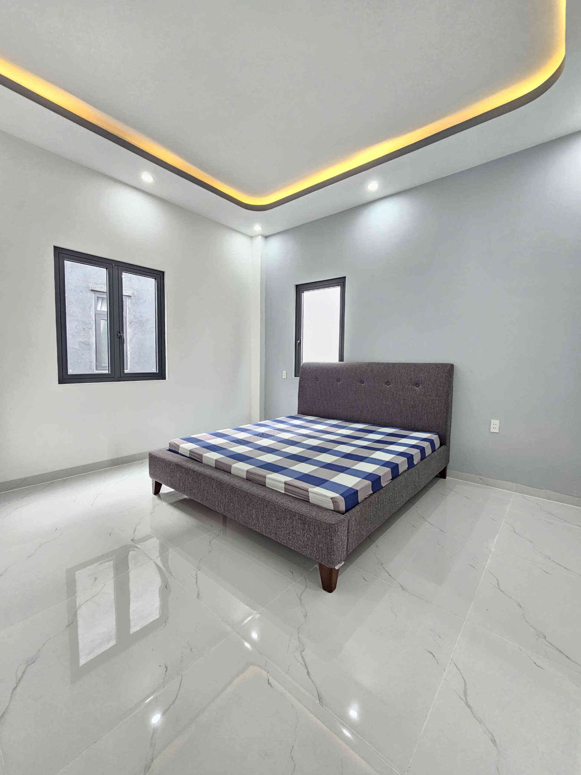 Bán nhà mới 1T2L 4.7x13m, đường D7 KDC Phú Hồng Khang, full nội thất (Hoàn công)