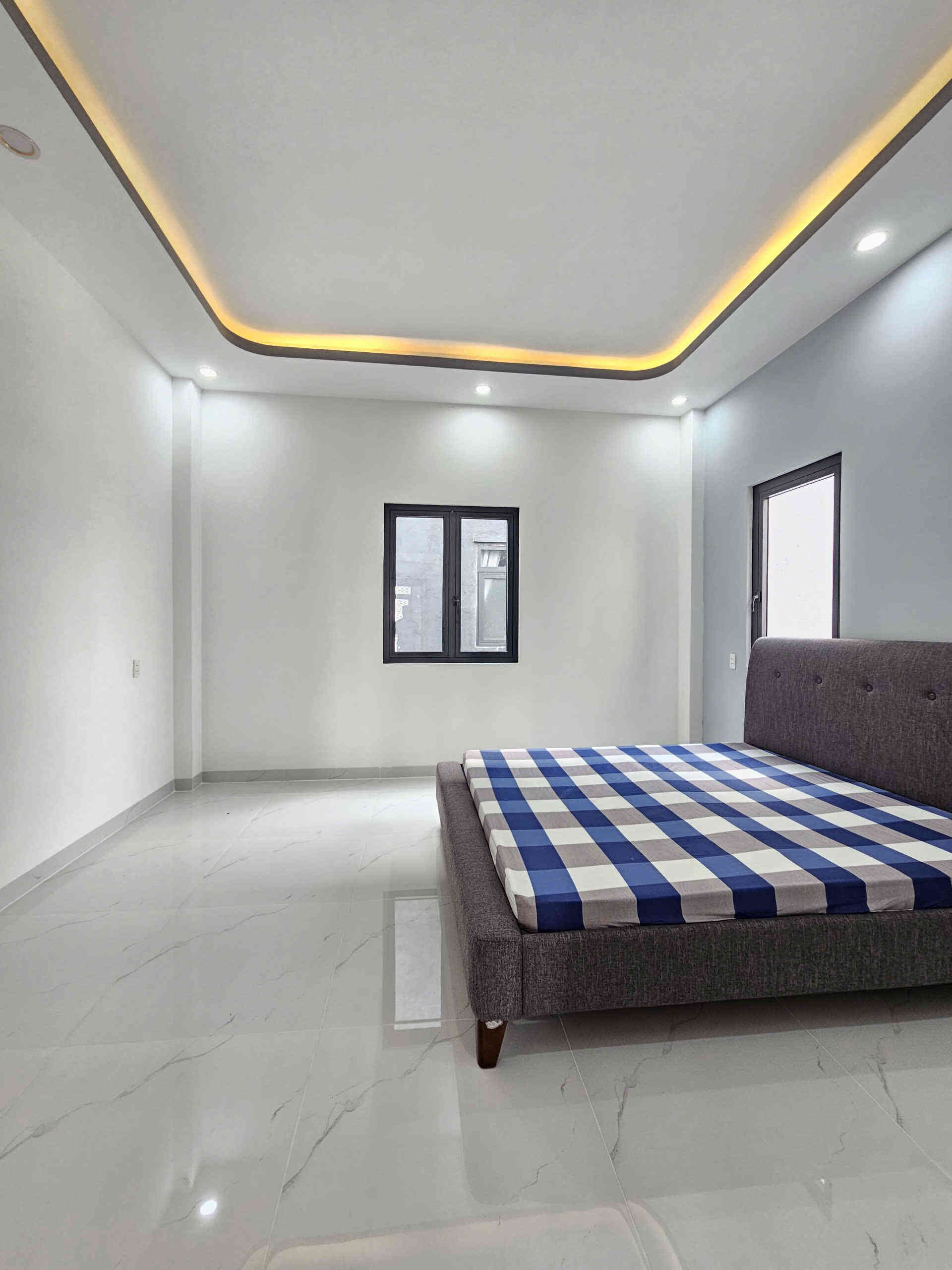 Bán nhà mới 1T2L 4.7x13m, đường D7 KDC Phú Hồng Khang, full nội thất (Hoàn công)
