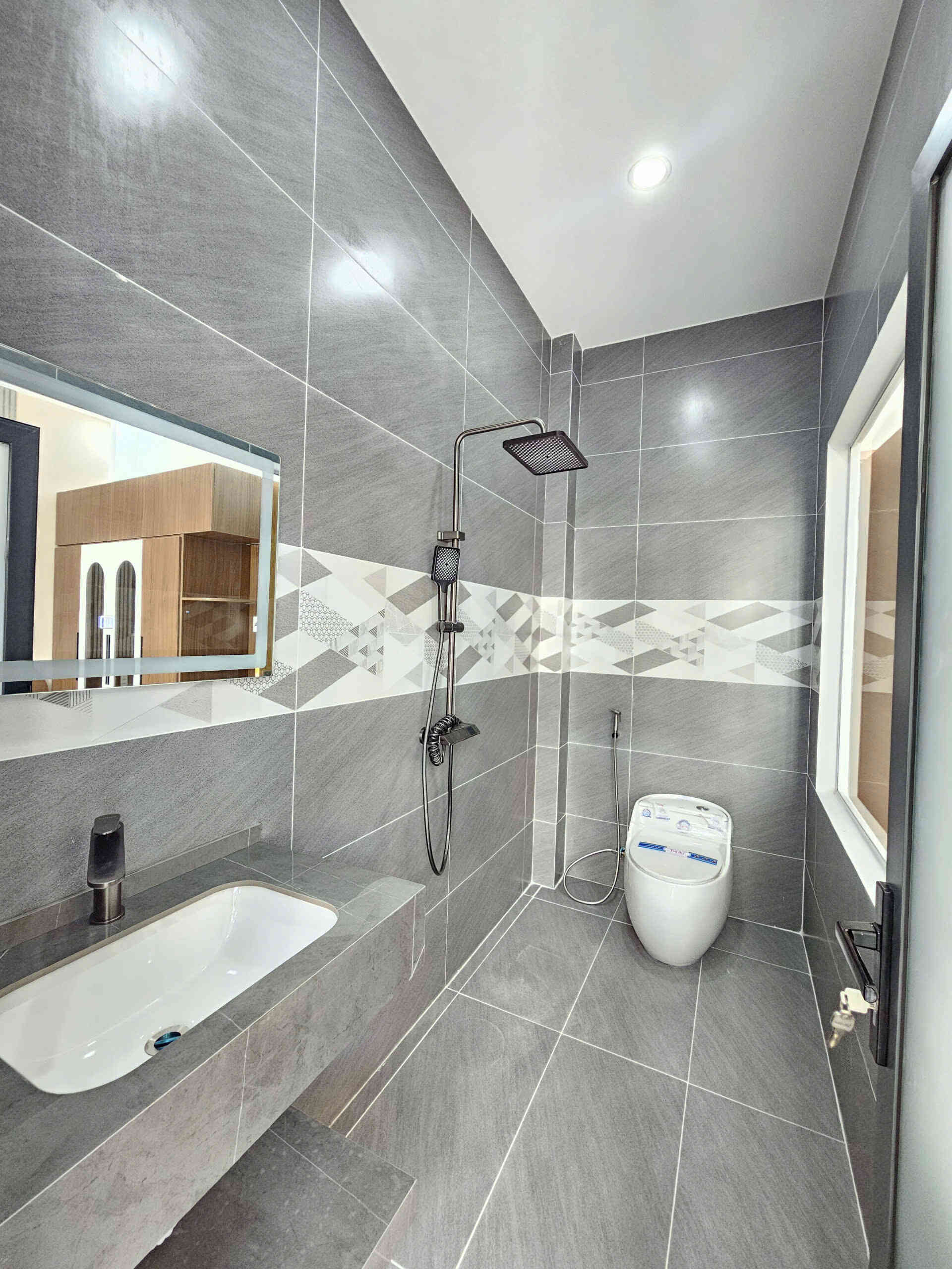 Bán nhà mới 1T2L 4.7x13m, đường D7 KDC Phú Hồng Khang, full nội thất (Hoàn công)