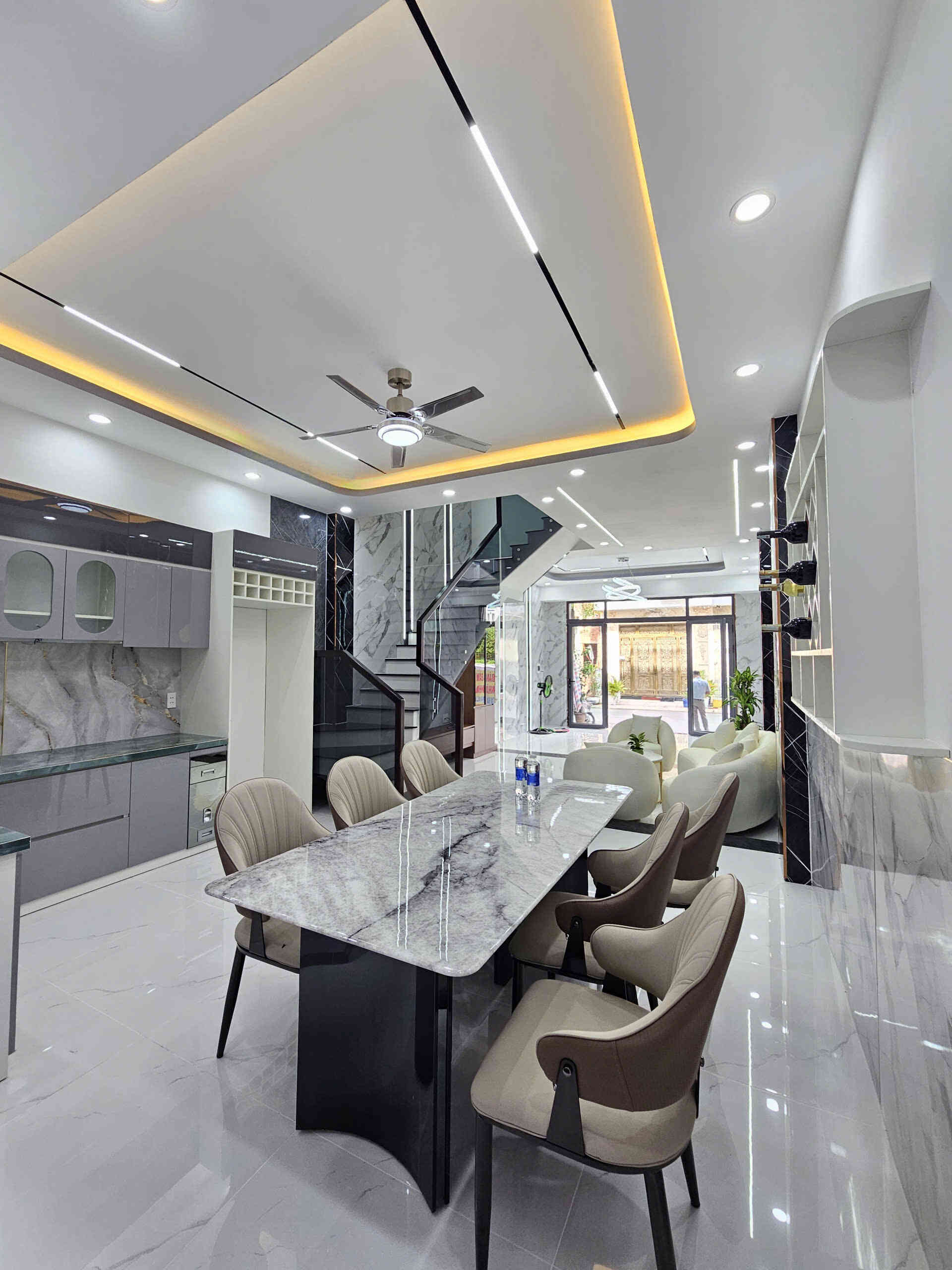 Bán nhà mới 1T2L 4.7x13m, đường D7 KDC Phú Hồng Khang, full nội thất (Hoàn công)