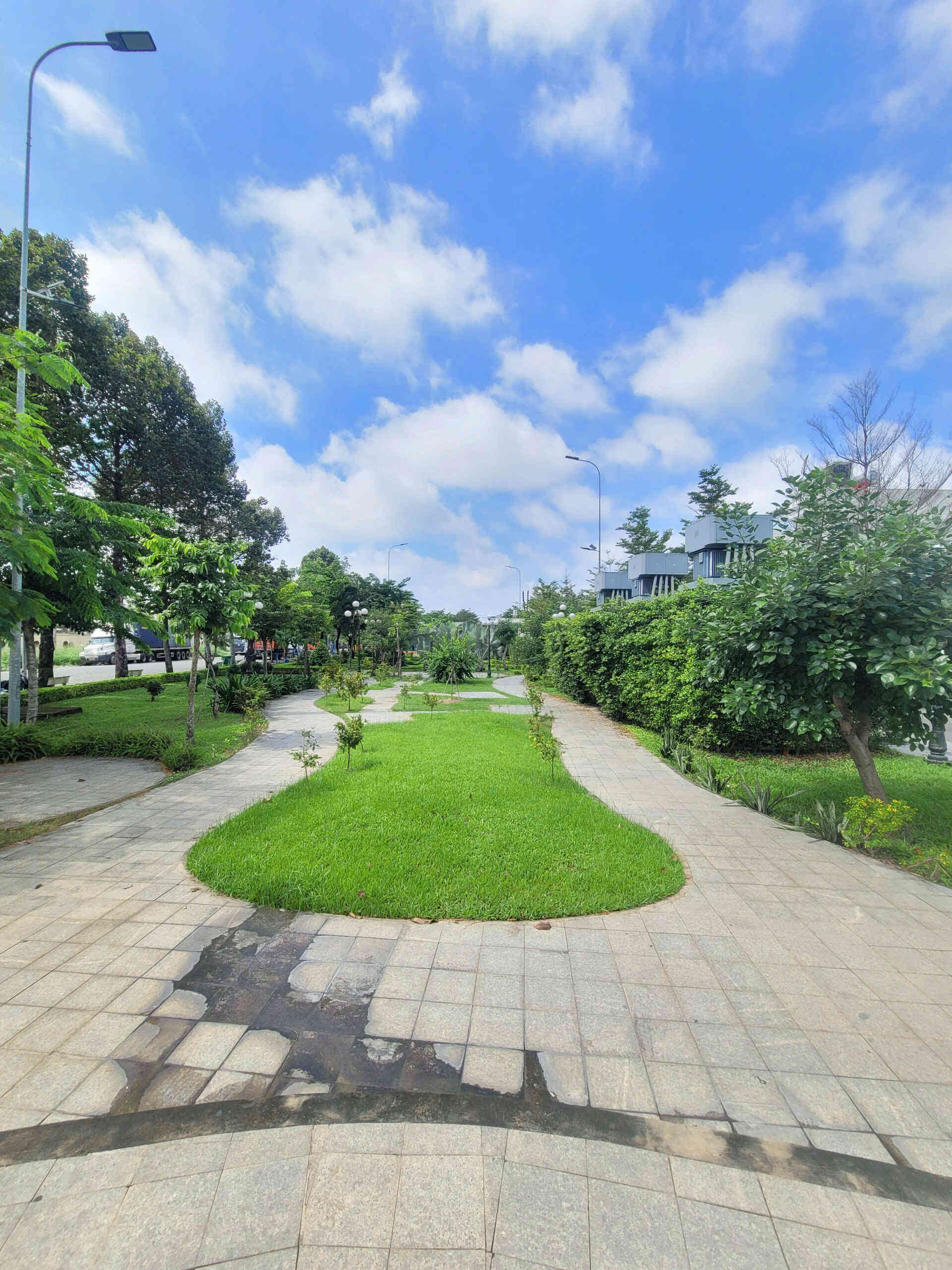 Bán lô góc kế công viên 4x15m, đường N3 KDC Icon Central gần chợ thông dụng
