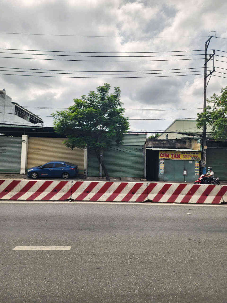Bán nhà cấp 4 (5.5x49m), mặt tiền ĐT.743B p. Bình Hòa gần chợ Đồng An 3