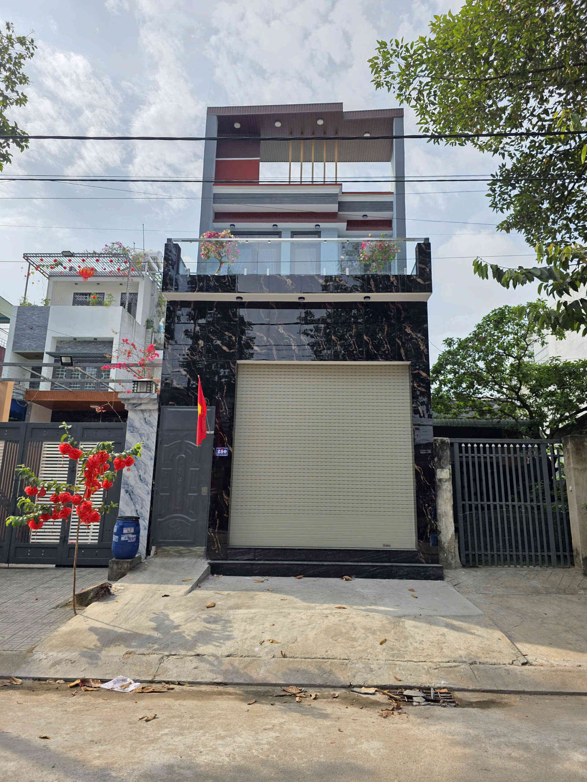 Bán nhà 1T1L+phòng trọ 5x22m, mặt tiền Huỳnh Thị Tươi p. Tân Bình, thu 4.8tr/th