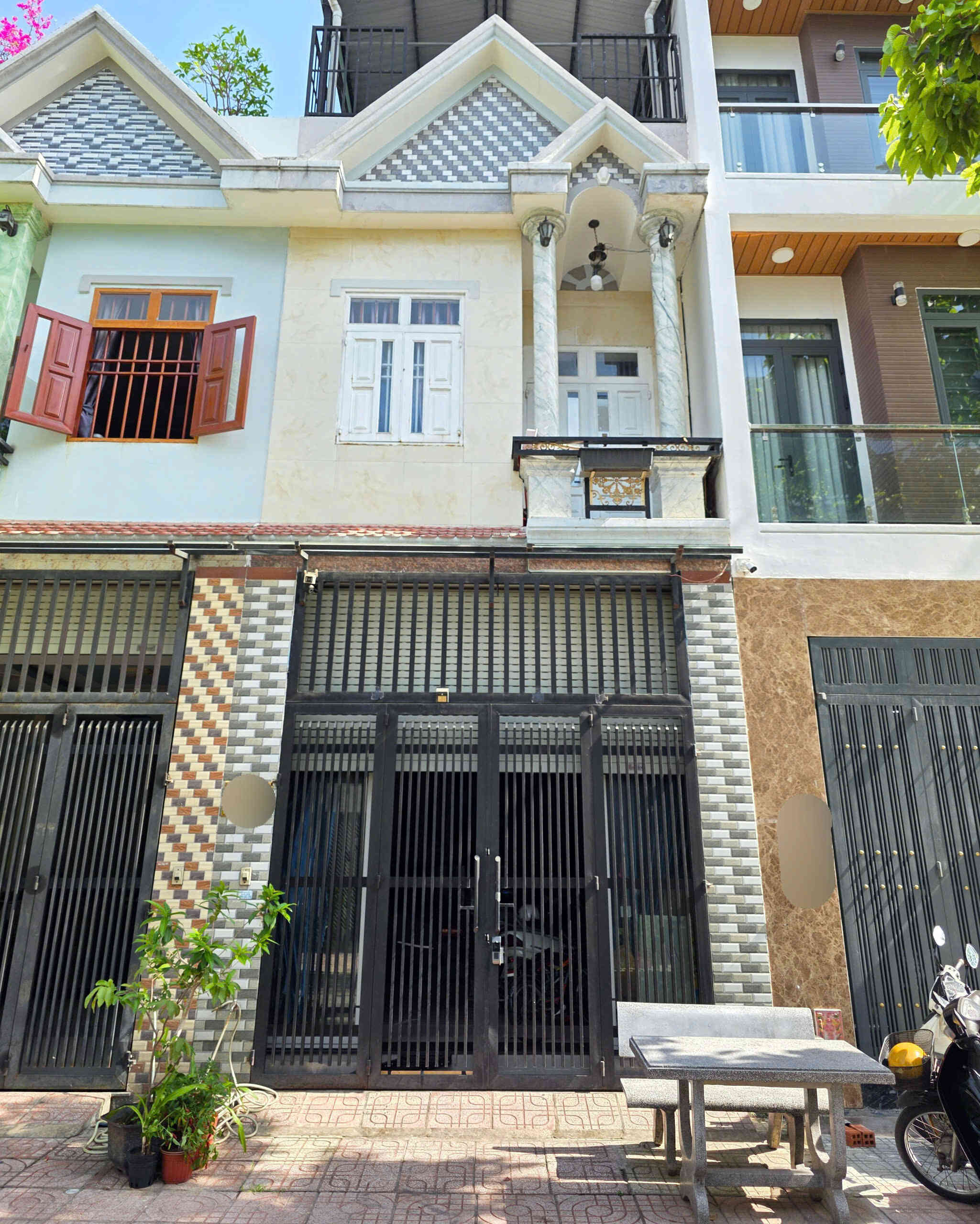 Bán nhà 1T1L+tum 4x16m, đường N1 KDC Phú Hồng Thịnh 6 (Trục chính)