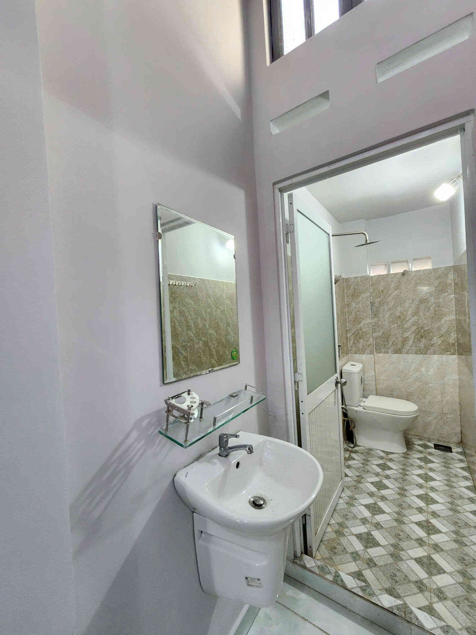 Bán nhà 1T1L 4x18m hoàn công, đường N1 KDC Phú Hồng Thịnh 8 (Trục chính)