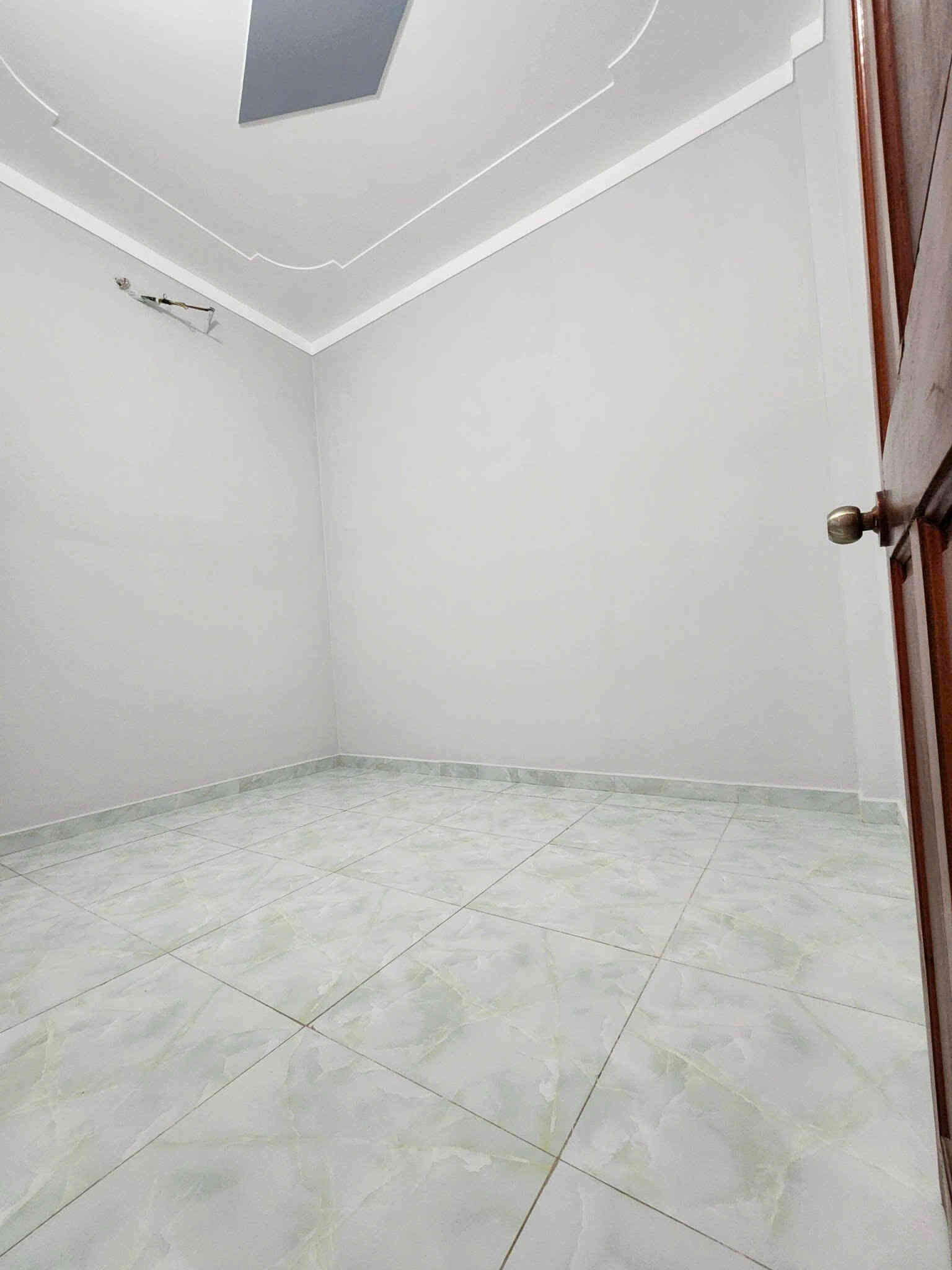 Bán nhà 1T1L 4x18m hoàn công, đường N1 KDC Phú Hồng Thịnh 8 (Trục chính)