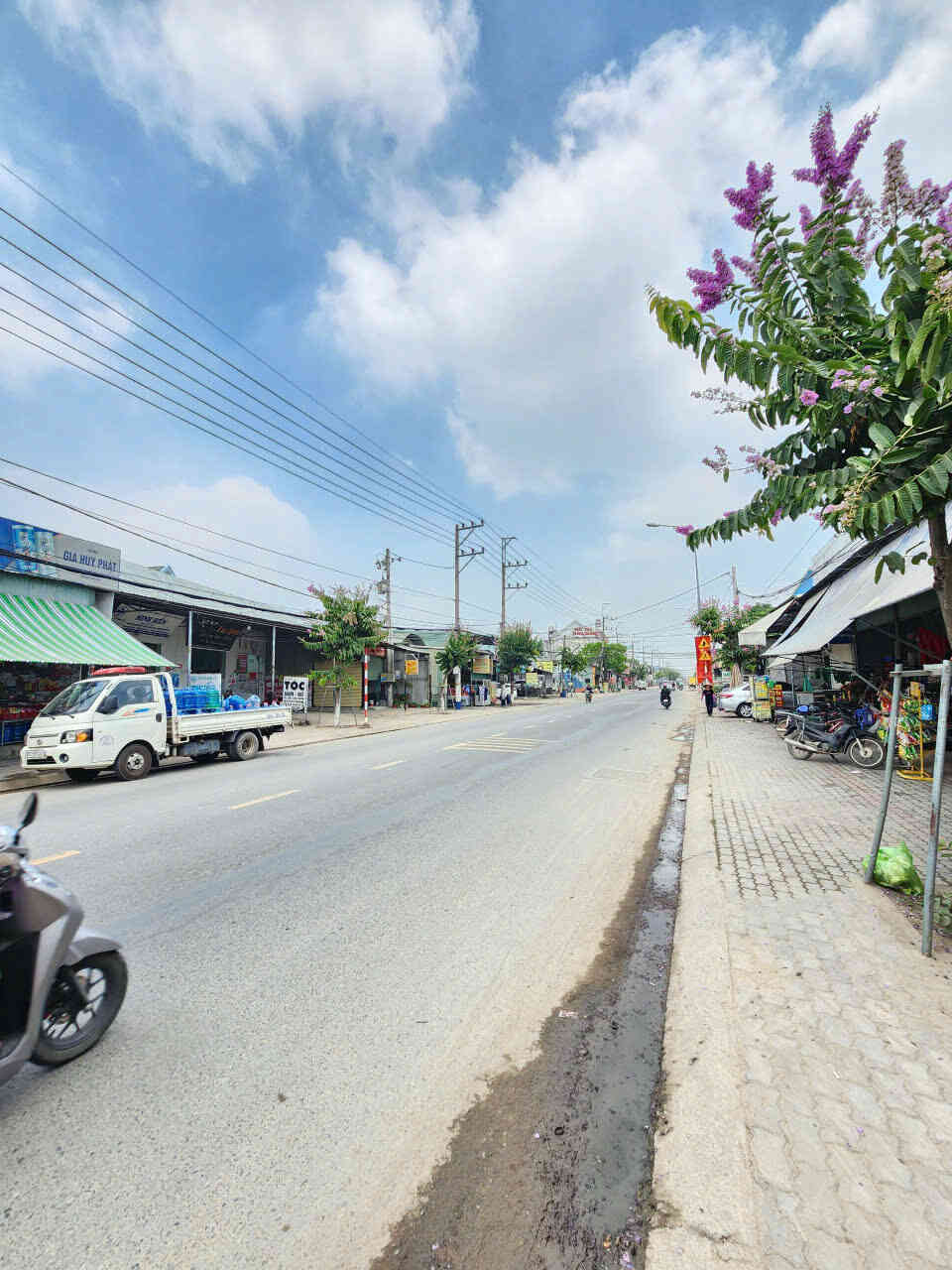 Bán dãy trọ 5x48m, mặt tiền Lê Thị Trung gần trường, cho thuê 14tr/th (Sầm uất)