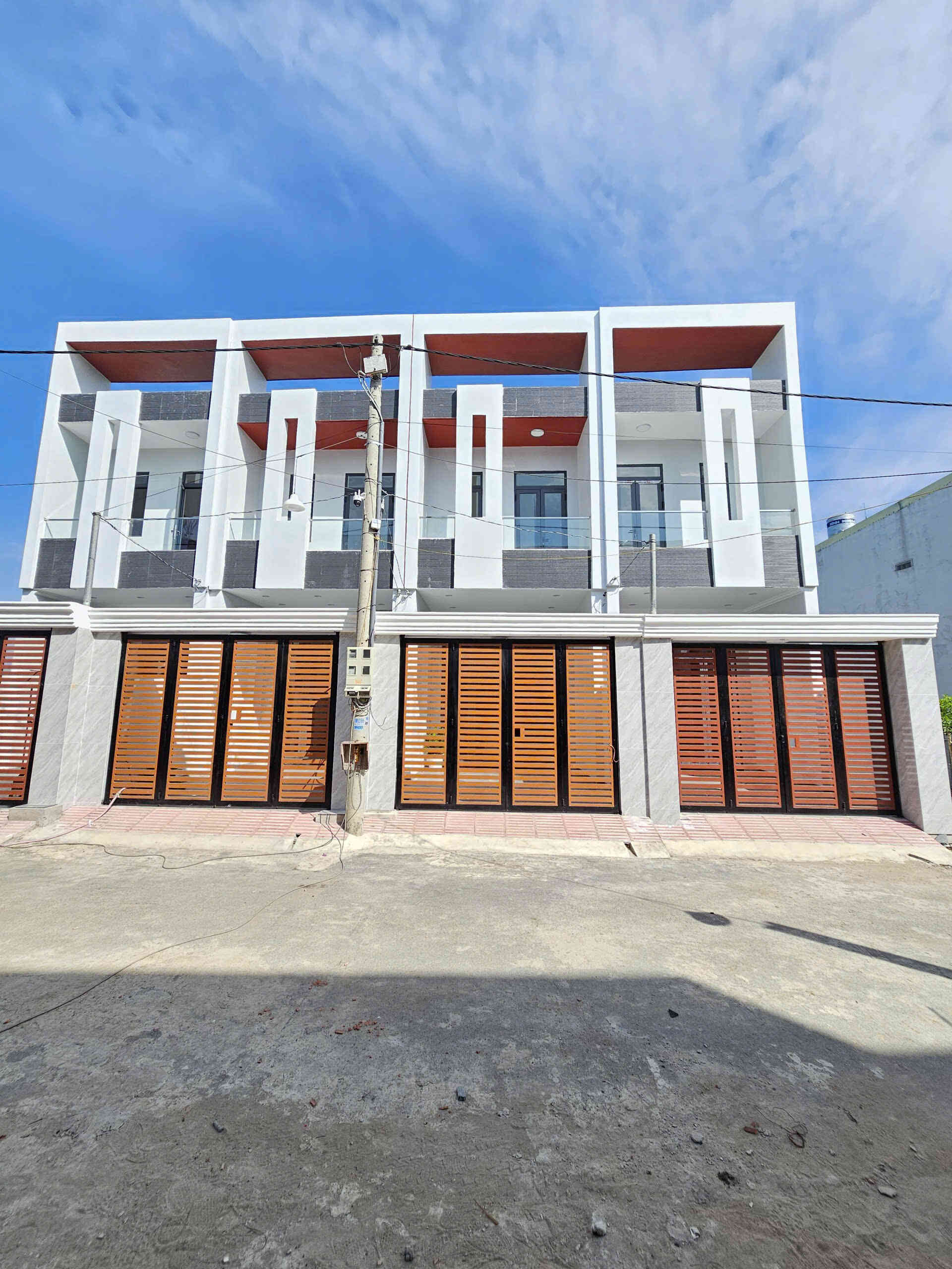 Bán nhà mới 1T1L 4×20.5m, hẻm Nguyễn Văn Lung p. Hóa An, tặng nội thất