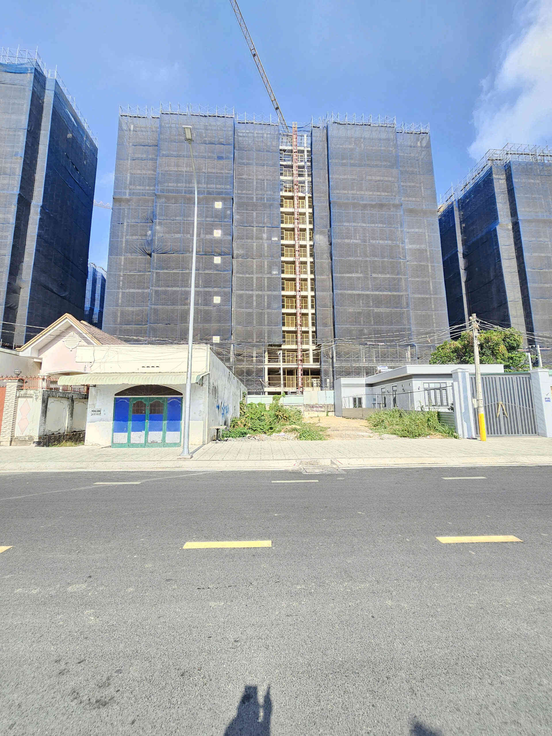 Bán đất 4x27m, mặt tiền Tôn Thất Tùng gần làng đại học