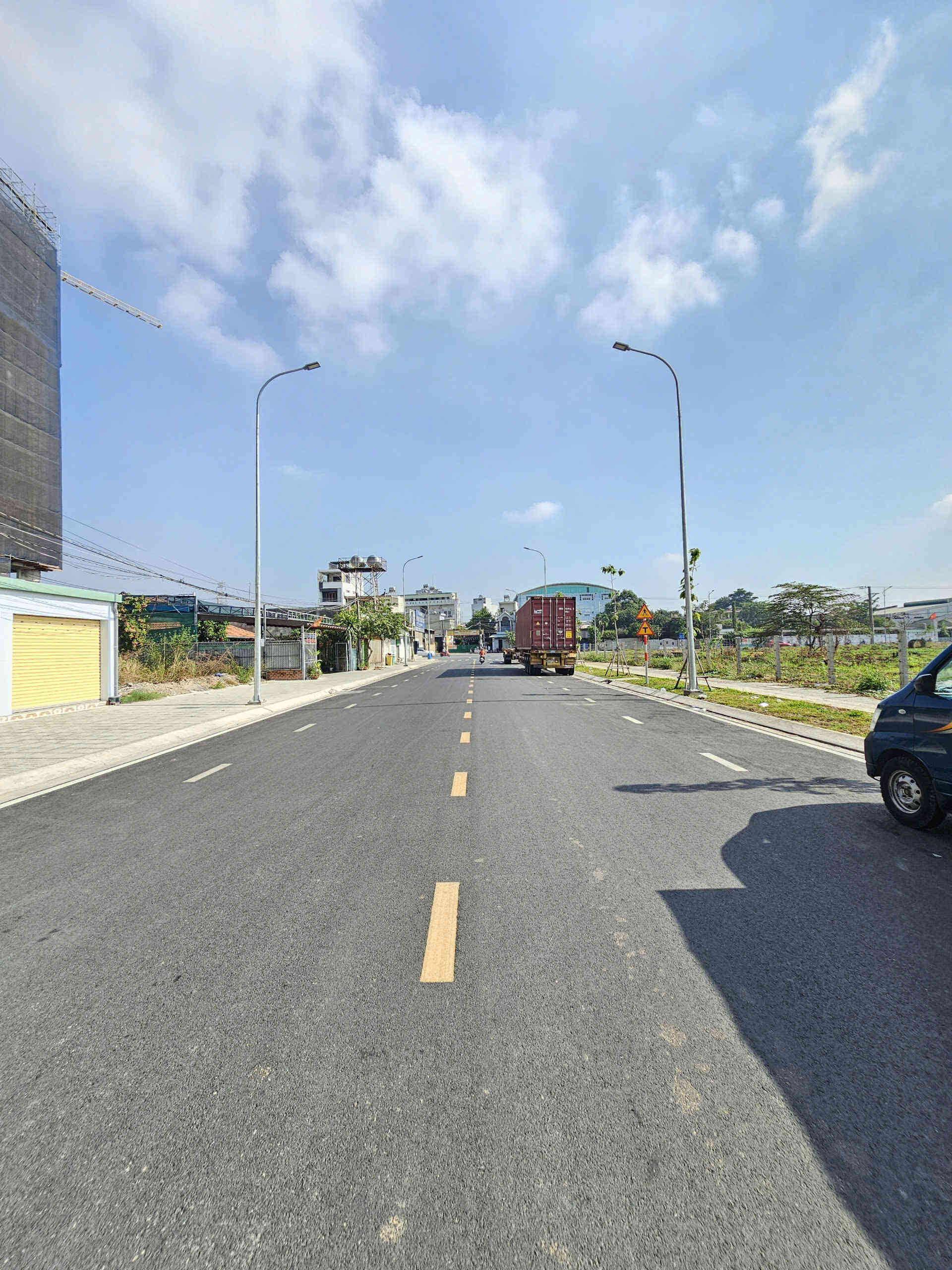 Bán đất 4x27m, mặt tiền Tôn Thất Tùng gần làng đại học