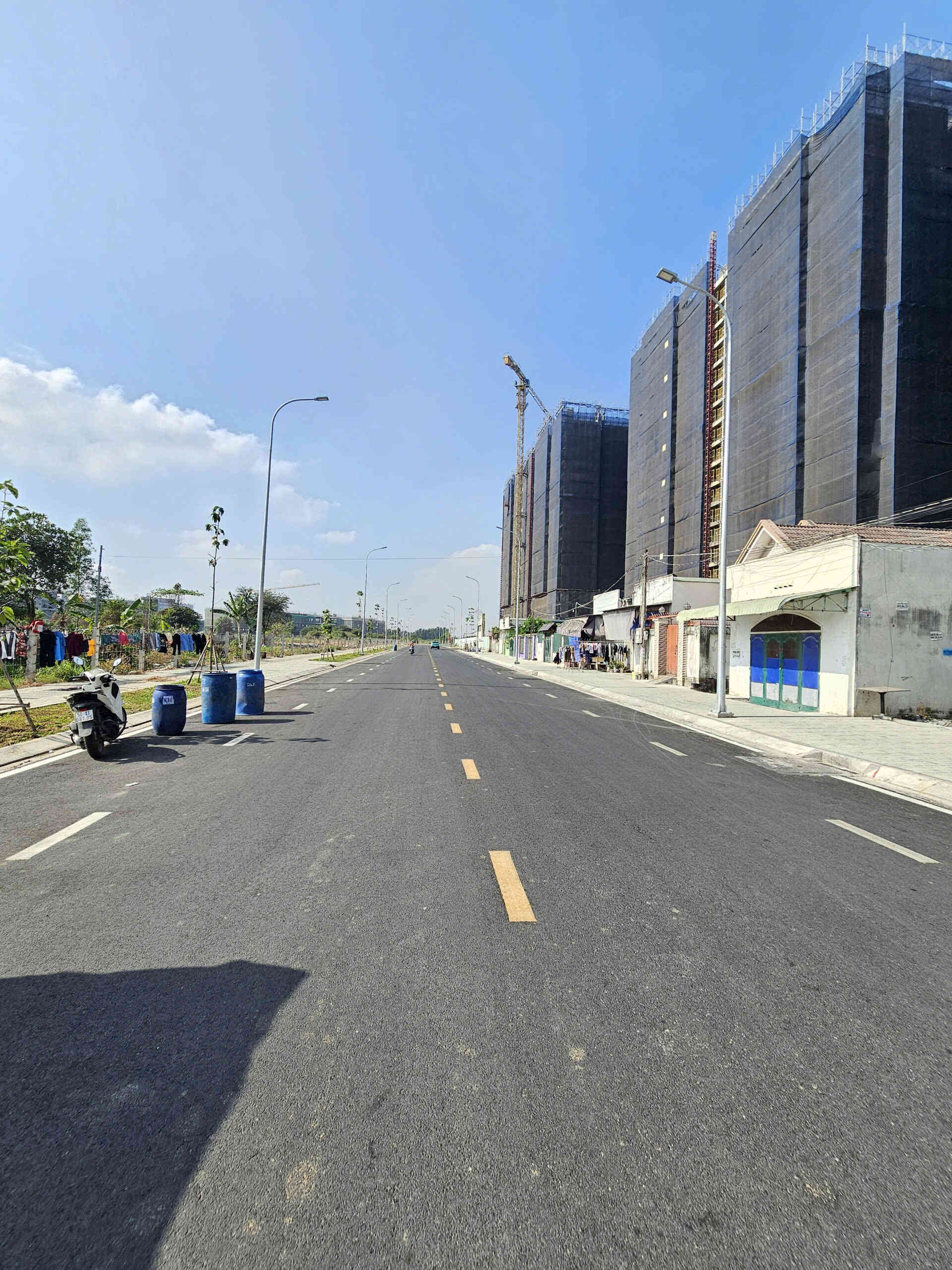 Bán đất 4x27m, mặt tiền Tôn Thất Tùng gần làng đại học