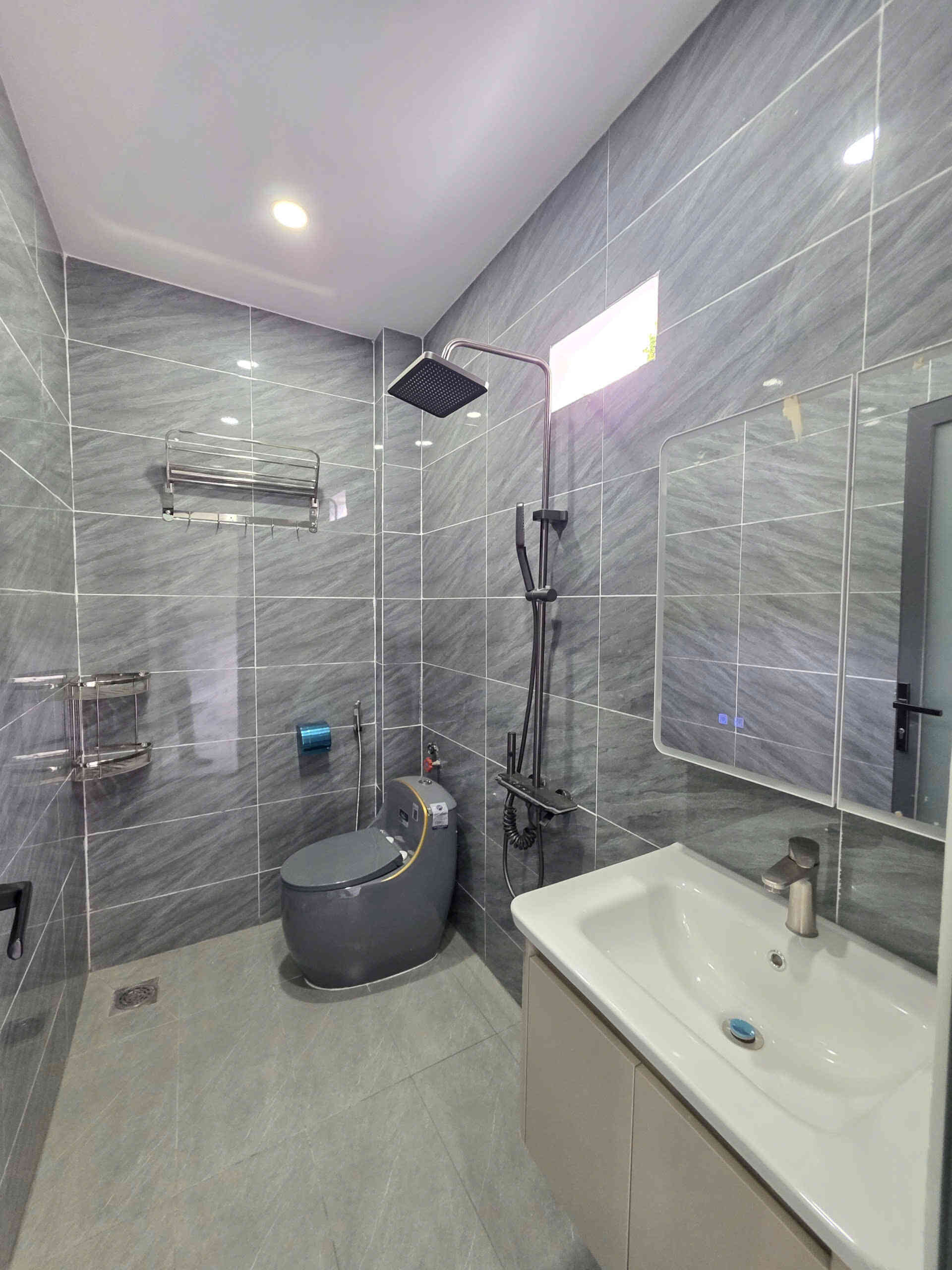 Bán nhà mới 1T2L 4x18m, đường N1 KDC Lê Phong An Phú 2 p. An Phú, full nội thất