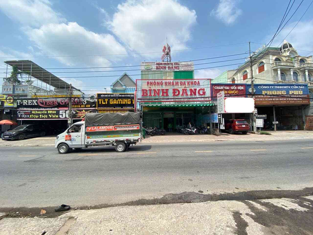 Bán nhà cấp 4 (10x35m), mặt tiền Nguyễn Du p.Bình Hòa, thu 35tr/th