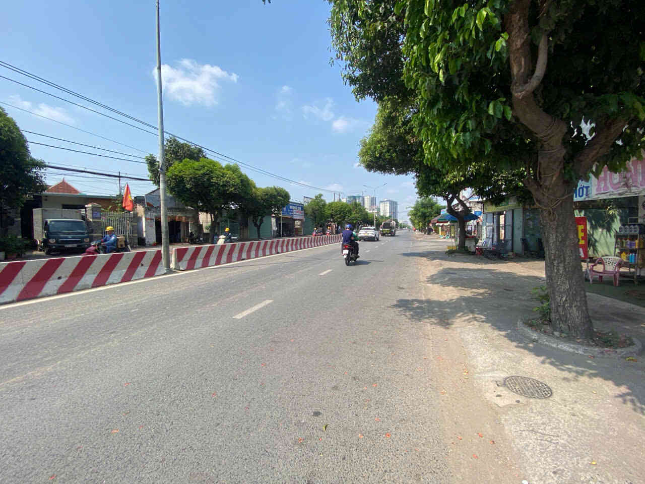 Bán đất 8x53m, mặt tiền ĐT.743C gần Vincom 550 (Sầm uất, thổ cư 83%)
