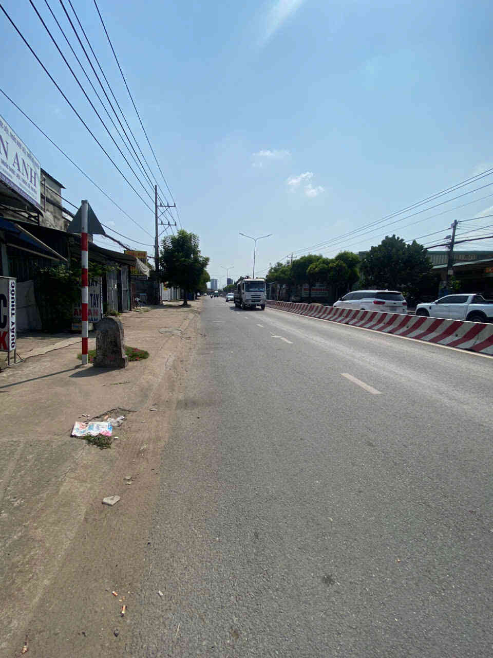 Bán đất 8x53m, mặt tiền ĐT.743C gần Vincom 550 (Sầm uất, thổ cư 83%)