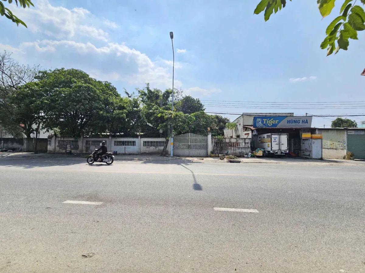 Bán đất 33x78m, mặt tiền đường ĐT.743C p.Tân Đông Hiệp, đang thuê 20tr/th
