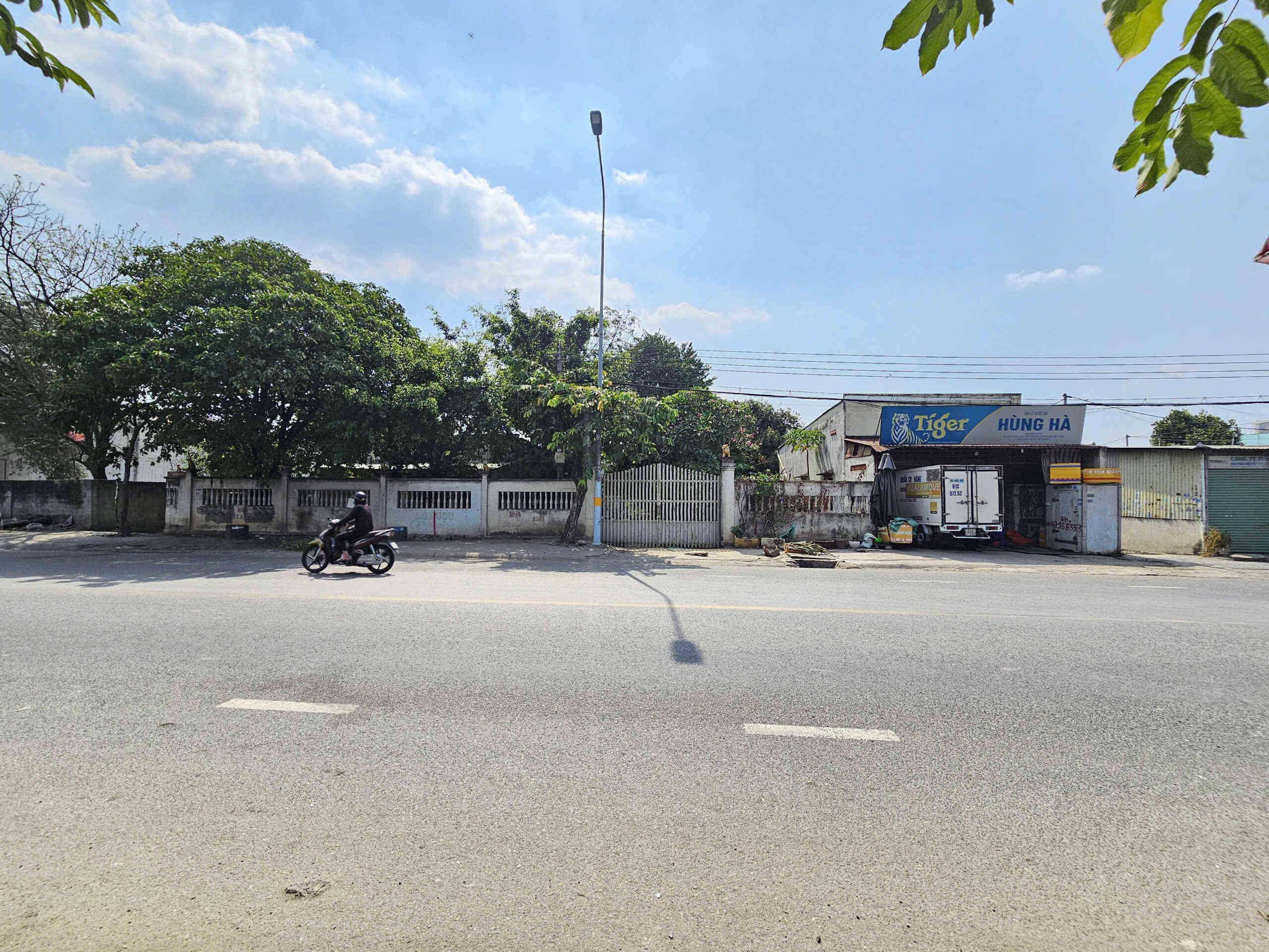 Bán đất 33x78m, mặt tiền đường ĐT.743C p.Tân Đông Hiệp, đang thuê 20tr/th