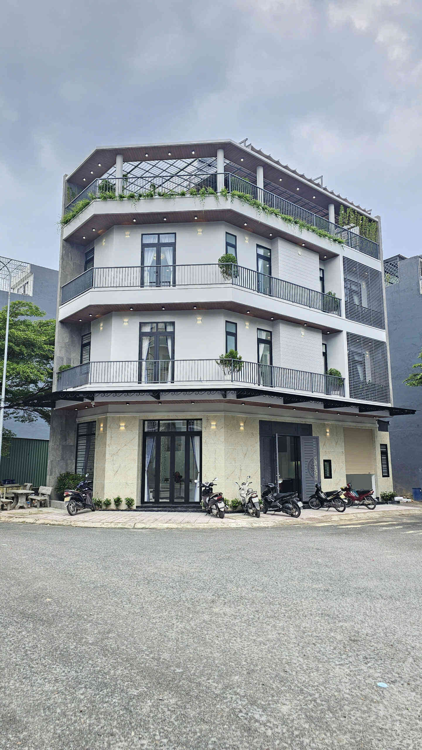 Bán căn góc mới 1T2L+tum 6x15m hoàn công, đường D3 KDC Phú Hồng Đạt, full nội thất
