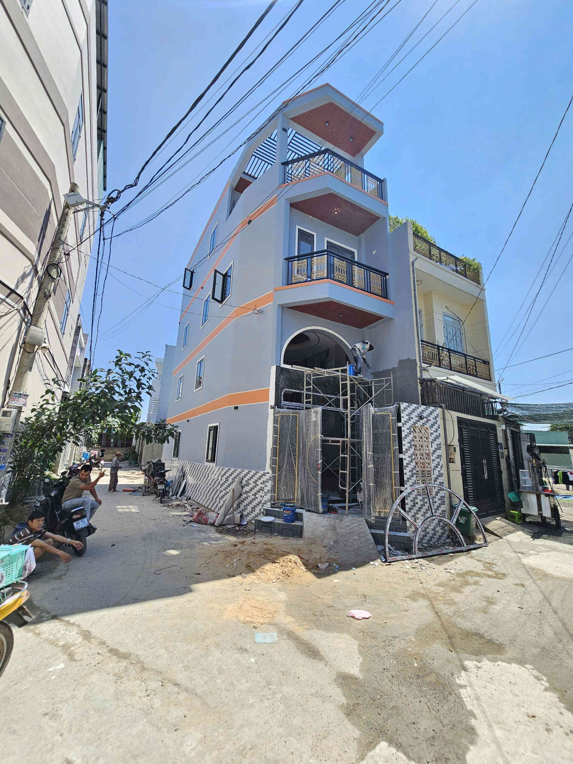 Bán căn góc mới 1T2L+lửng 4.2x13m hoàn công, hẻm Ngô Chí Quốc p. Bình Chiểu