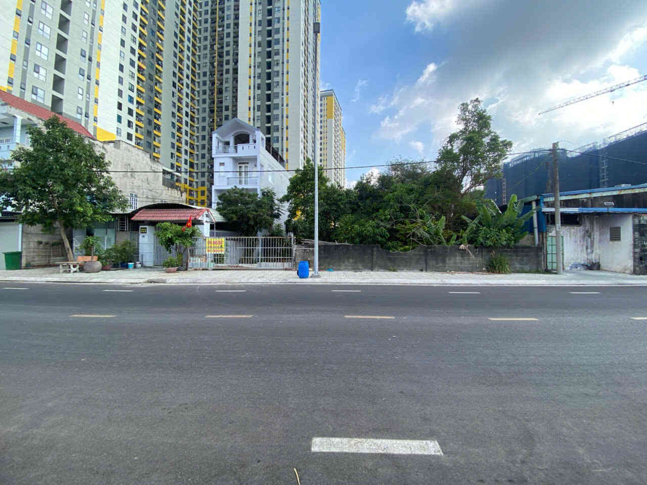 Bán đất 19.5x87m, mặt tiền Tôn Thất Tùng p.Đông Hòa kế làng đại học