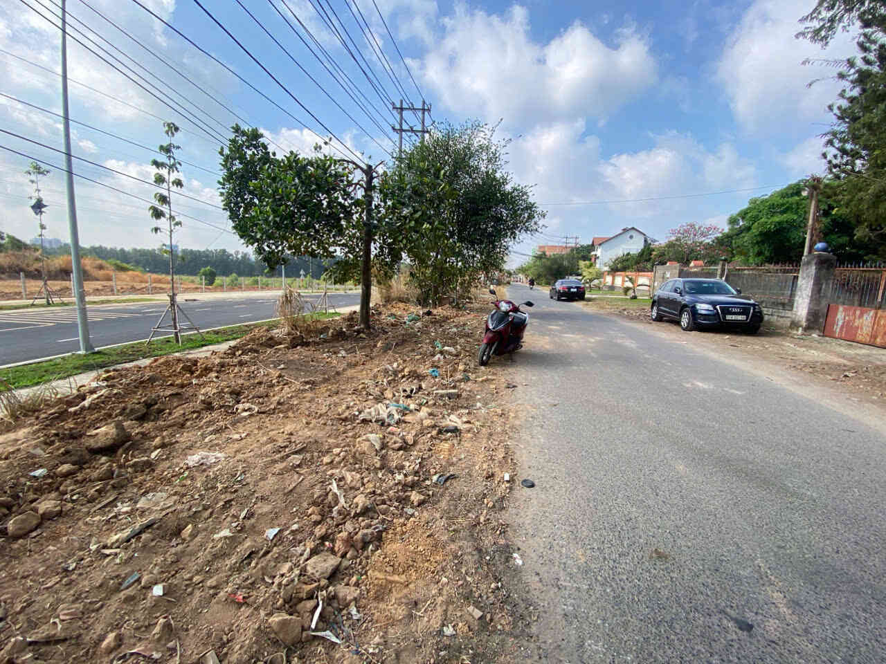 Bán đất 30x98m, mặt tiền Tôn Thất Tùng gần làng đại học